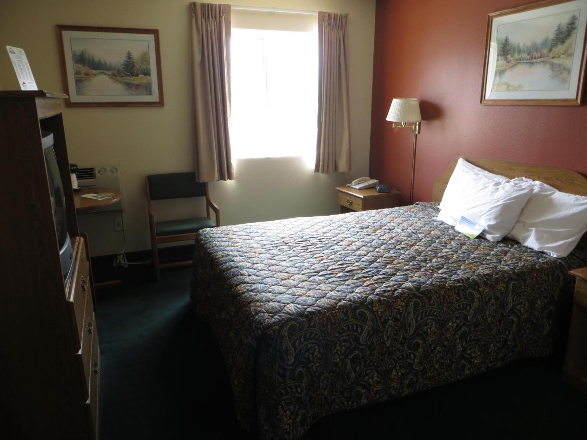 Days Inn by Wyndham Custer photo 26