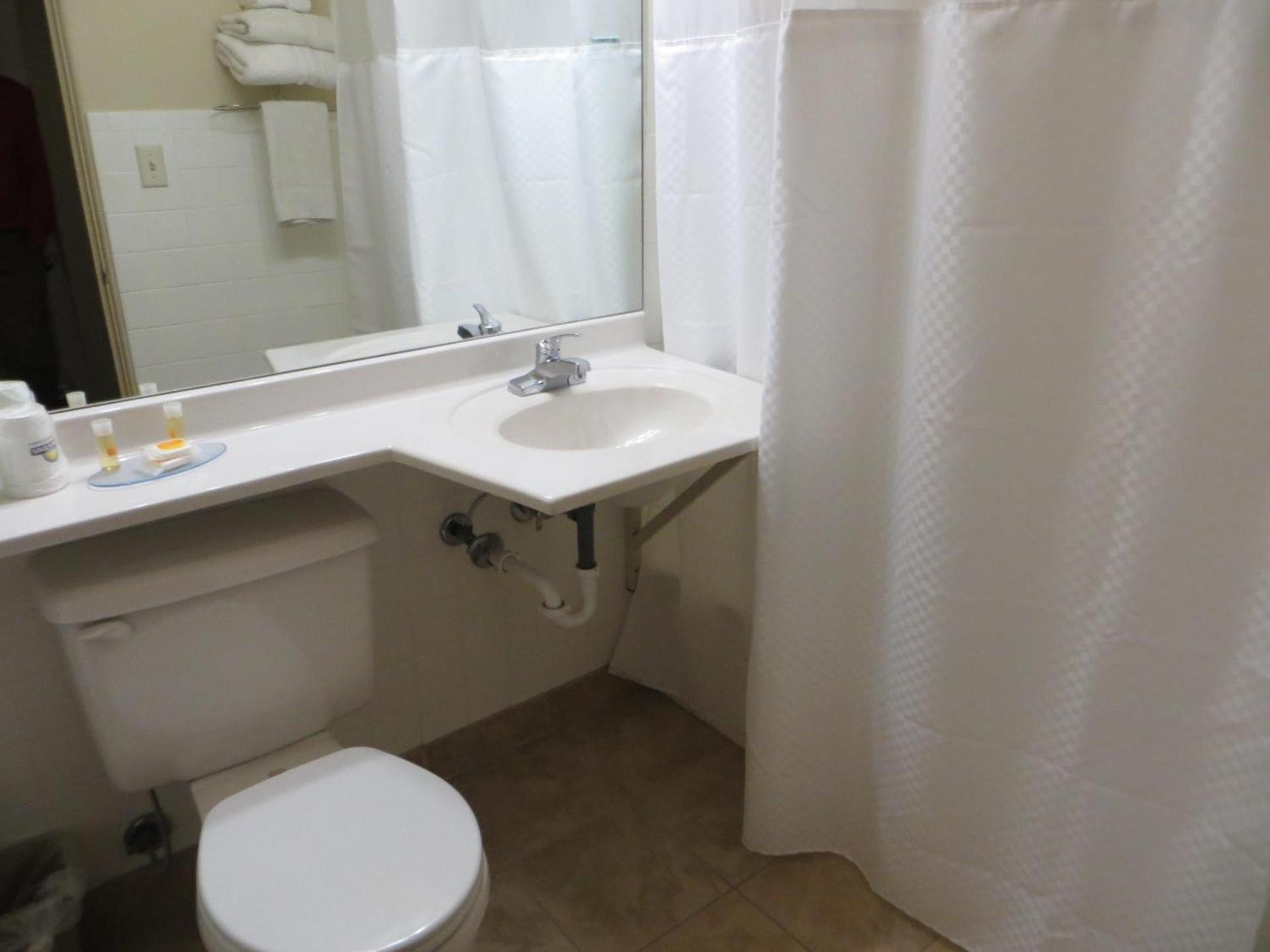 Days Inn by Wyndham Custer photo 28