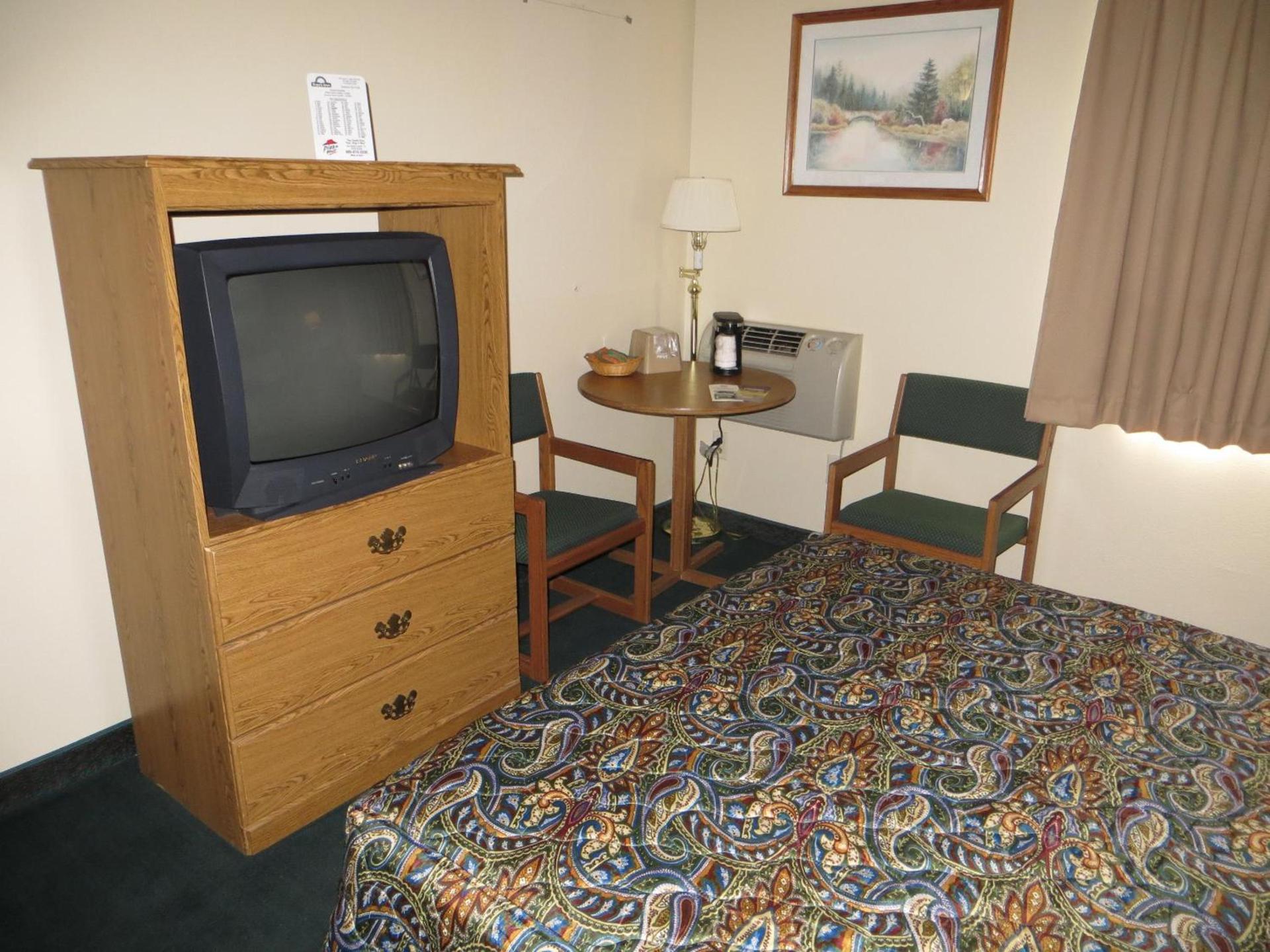 Days Inn by Wyndham Custer photo 25