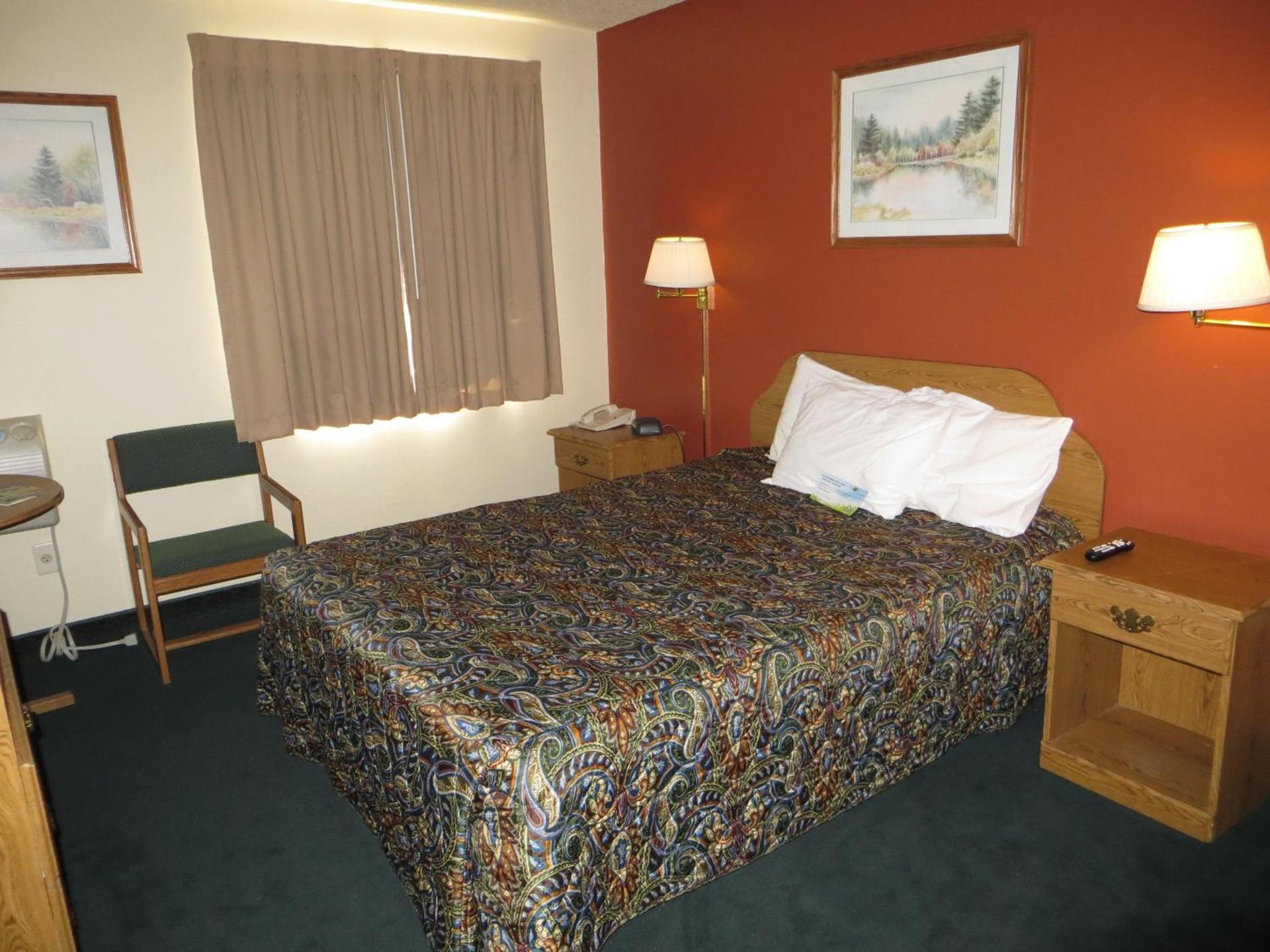 Days Inn by Wyndham Custer photo 27