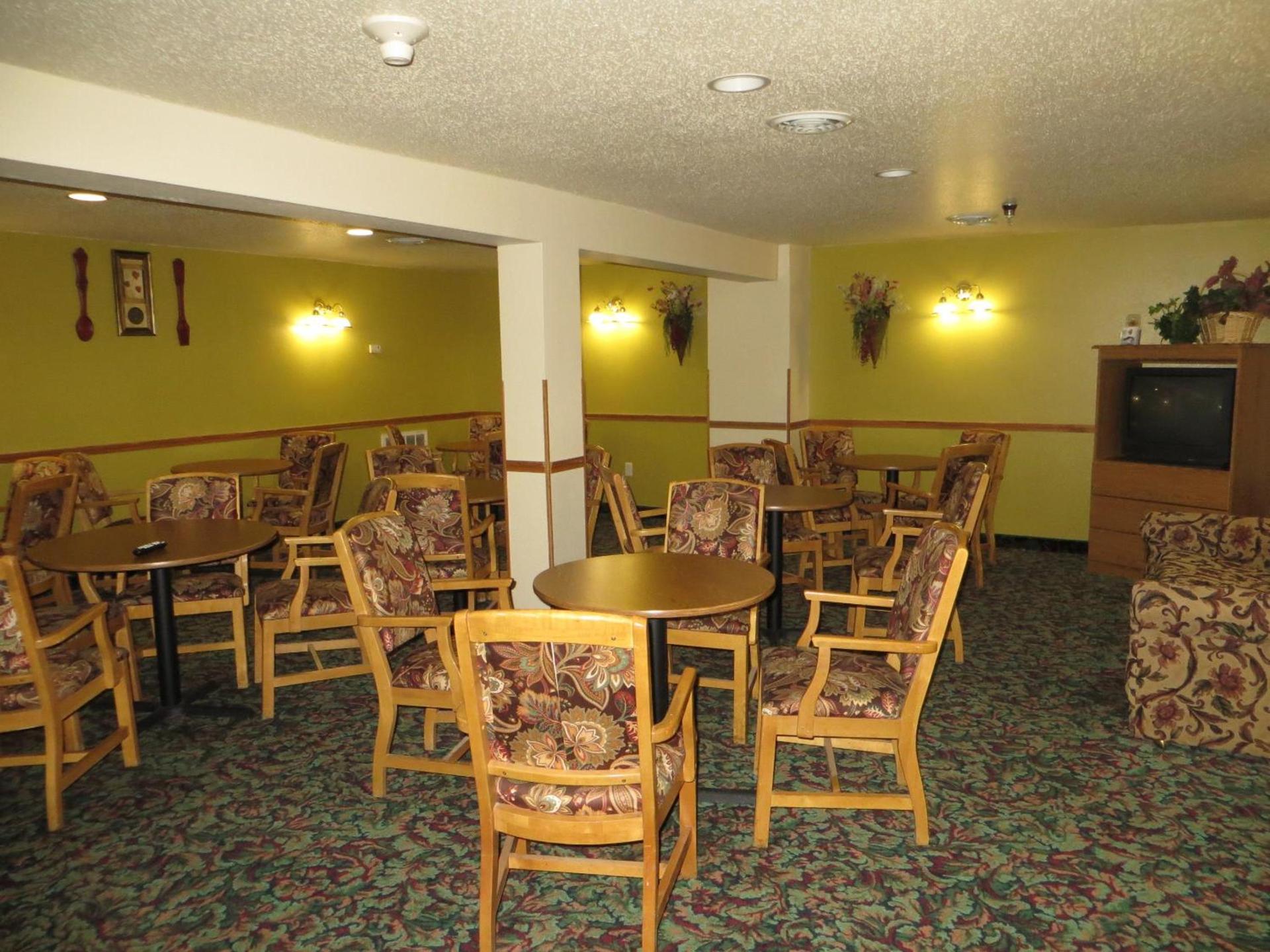 Days Inn by Wyndham Custer photo 29