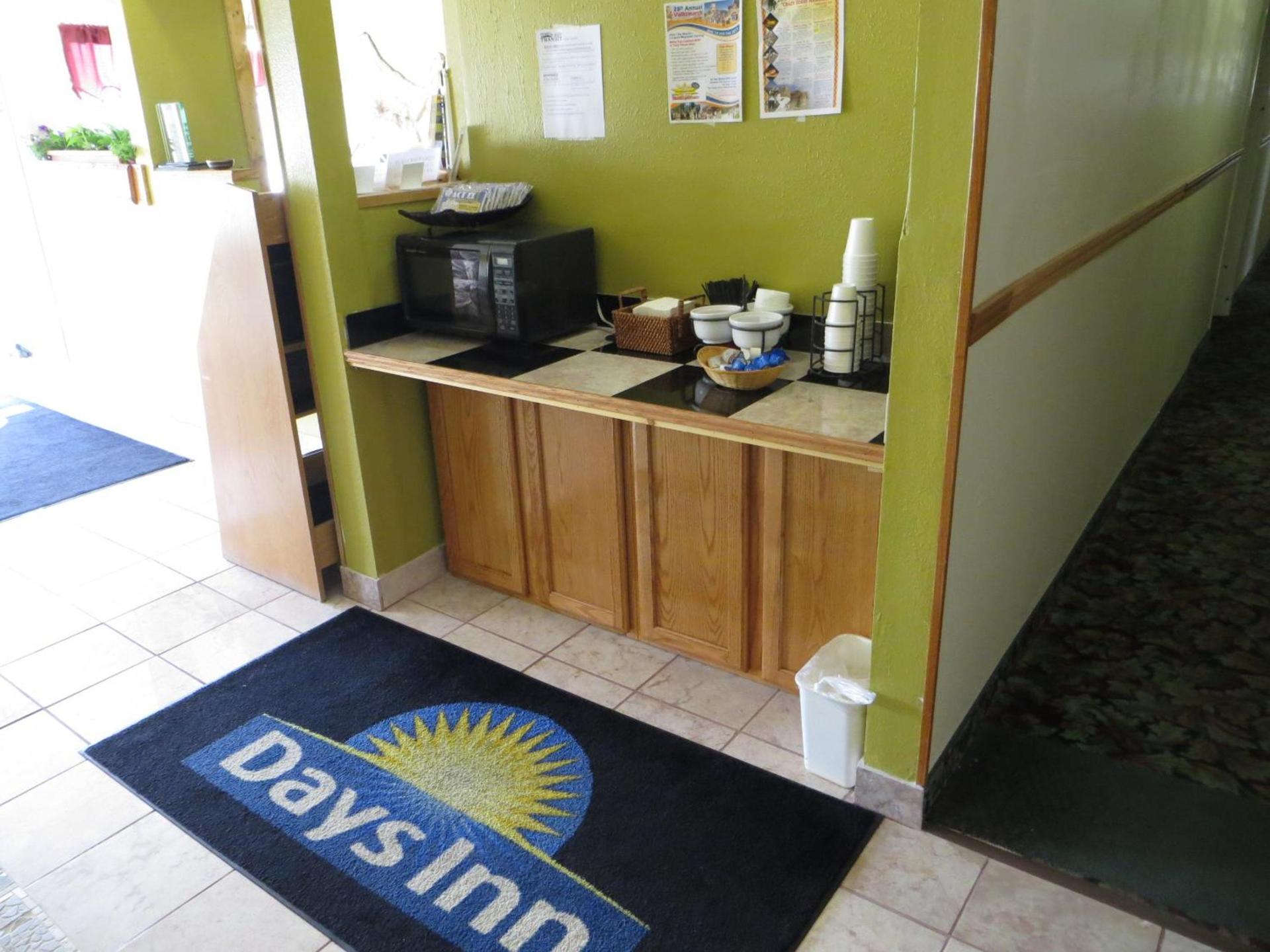 Days Inn by Wyndham Custer photo 17