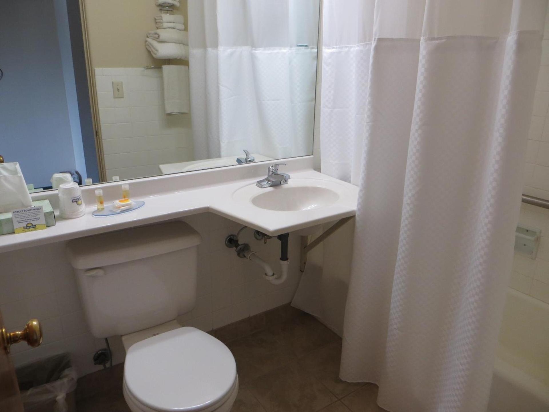 Days Inn by Wyndham Custer photo 32