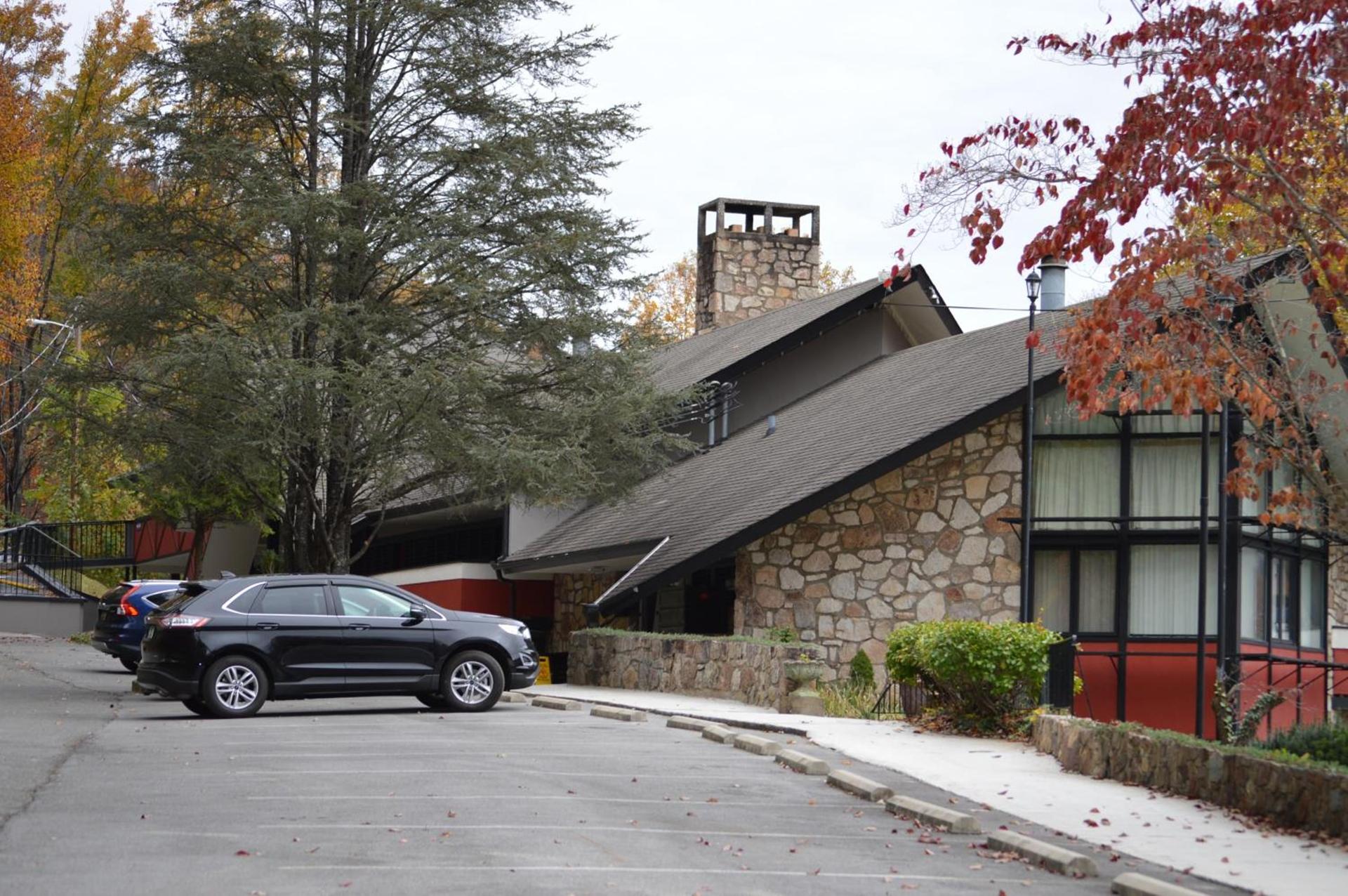Fabulous Chalet Inn photo 29