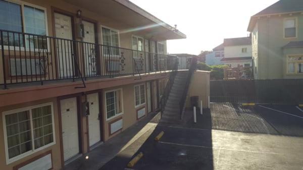 Palms Motel photo 2