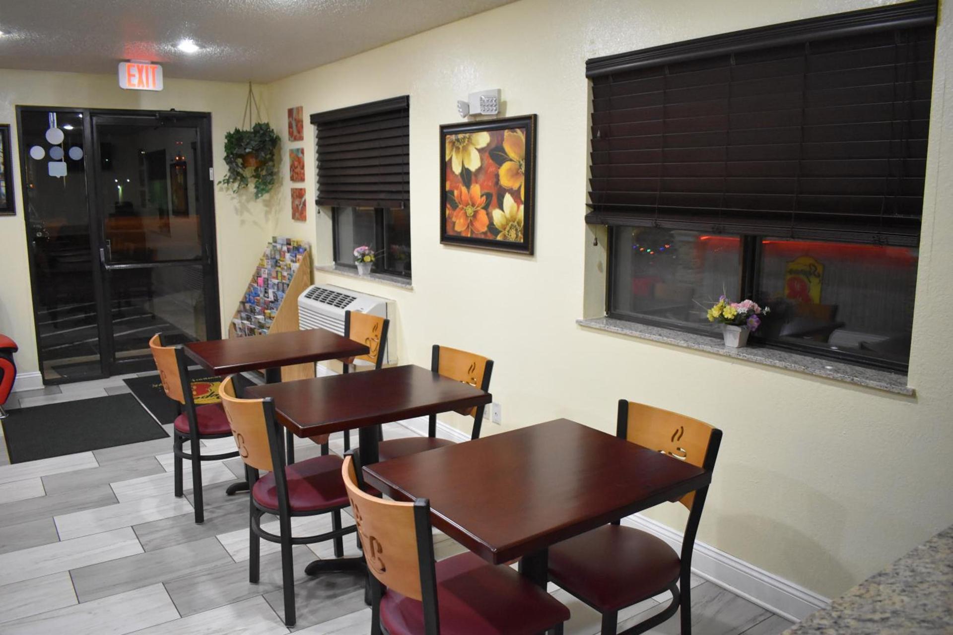 Super 8 by Wyndham Newport News/Jefferson Ave. photo 21