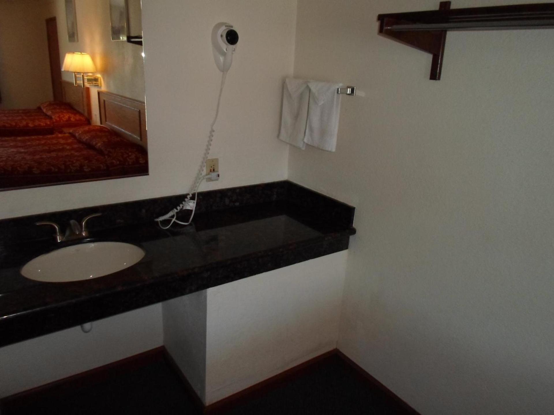 Economy Inn Morgan Hill photo 8