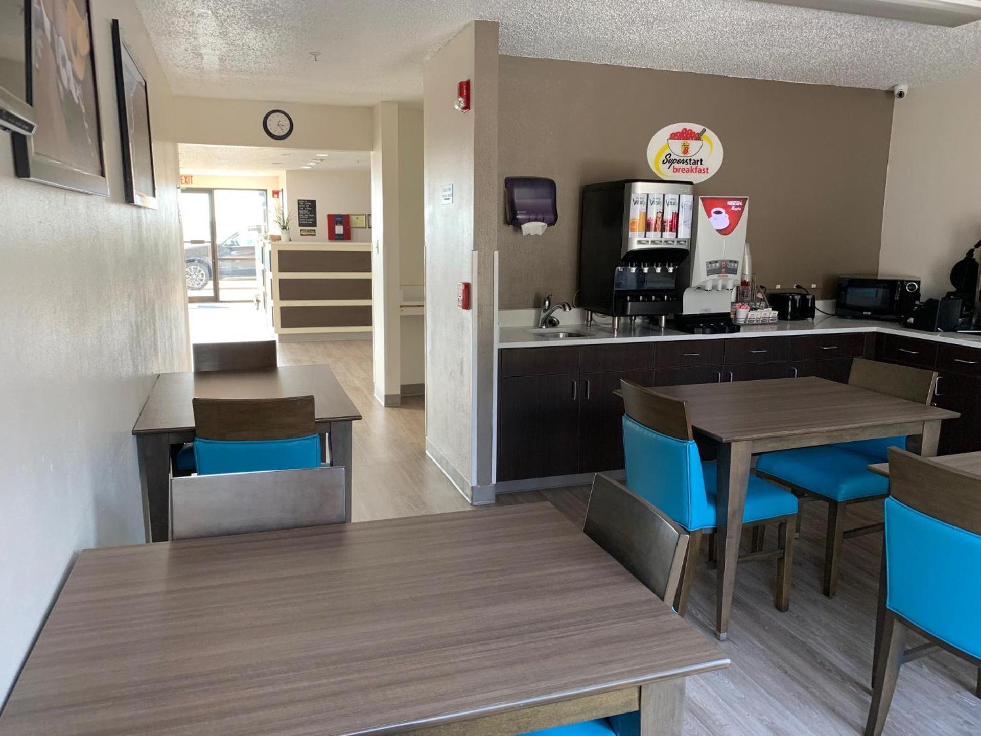 Super 8 by Wyndham Waxahachie TX photo 29