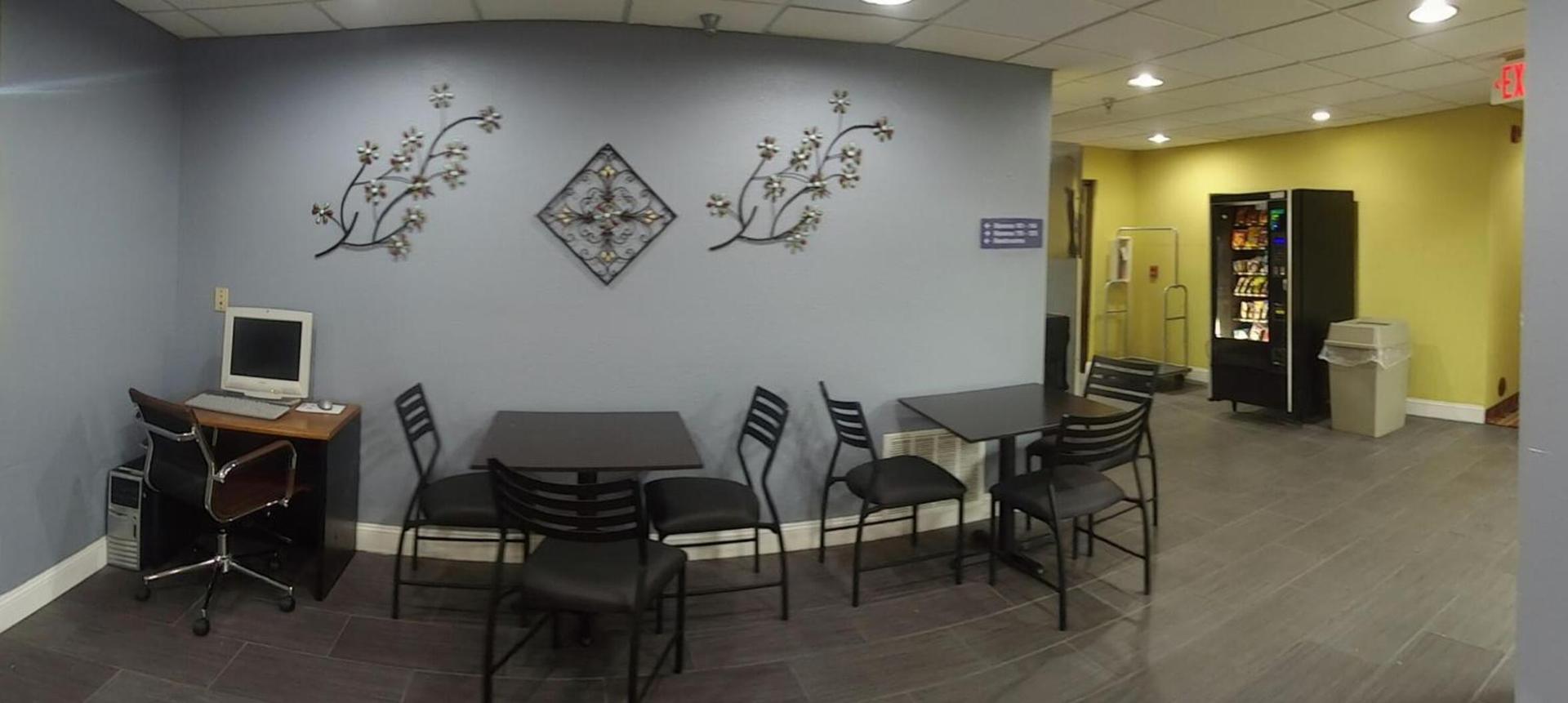 Microtel Inn & Suites by Wyndham Riverside photo 19