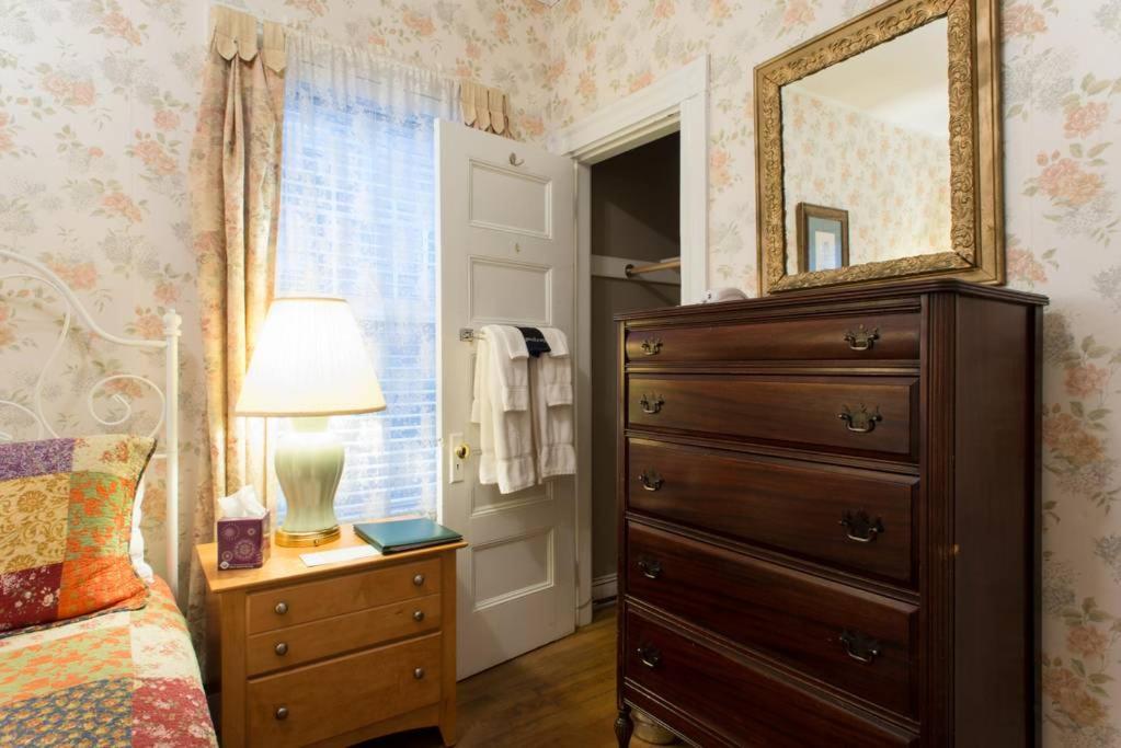 The Coolidge Corner Guest House: A Brookline Bed and Breakfast photo 40
