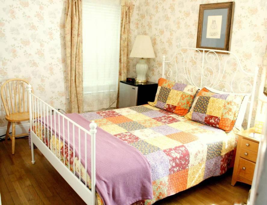 The Coolidge Corner Guest House: A Brookline Bed and Breakfast photo 52
