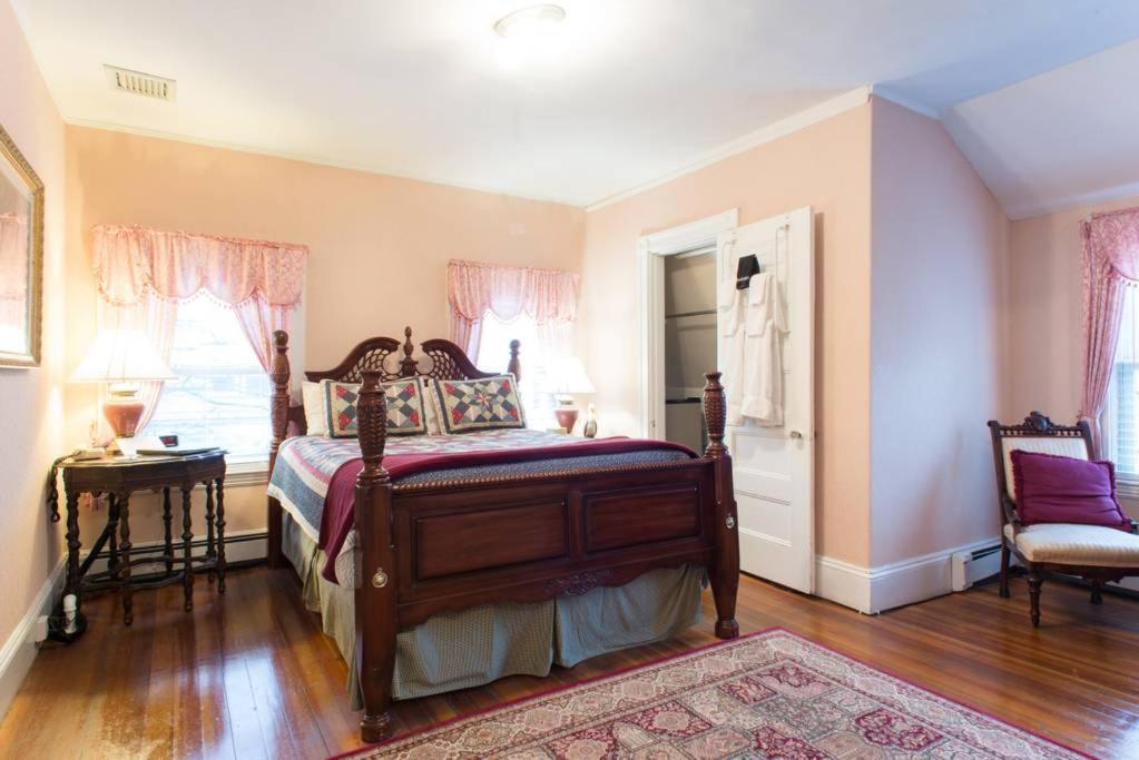 The Coolidge Corner Guest House: A Brookline Bed and Breakfast photo 43