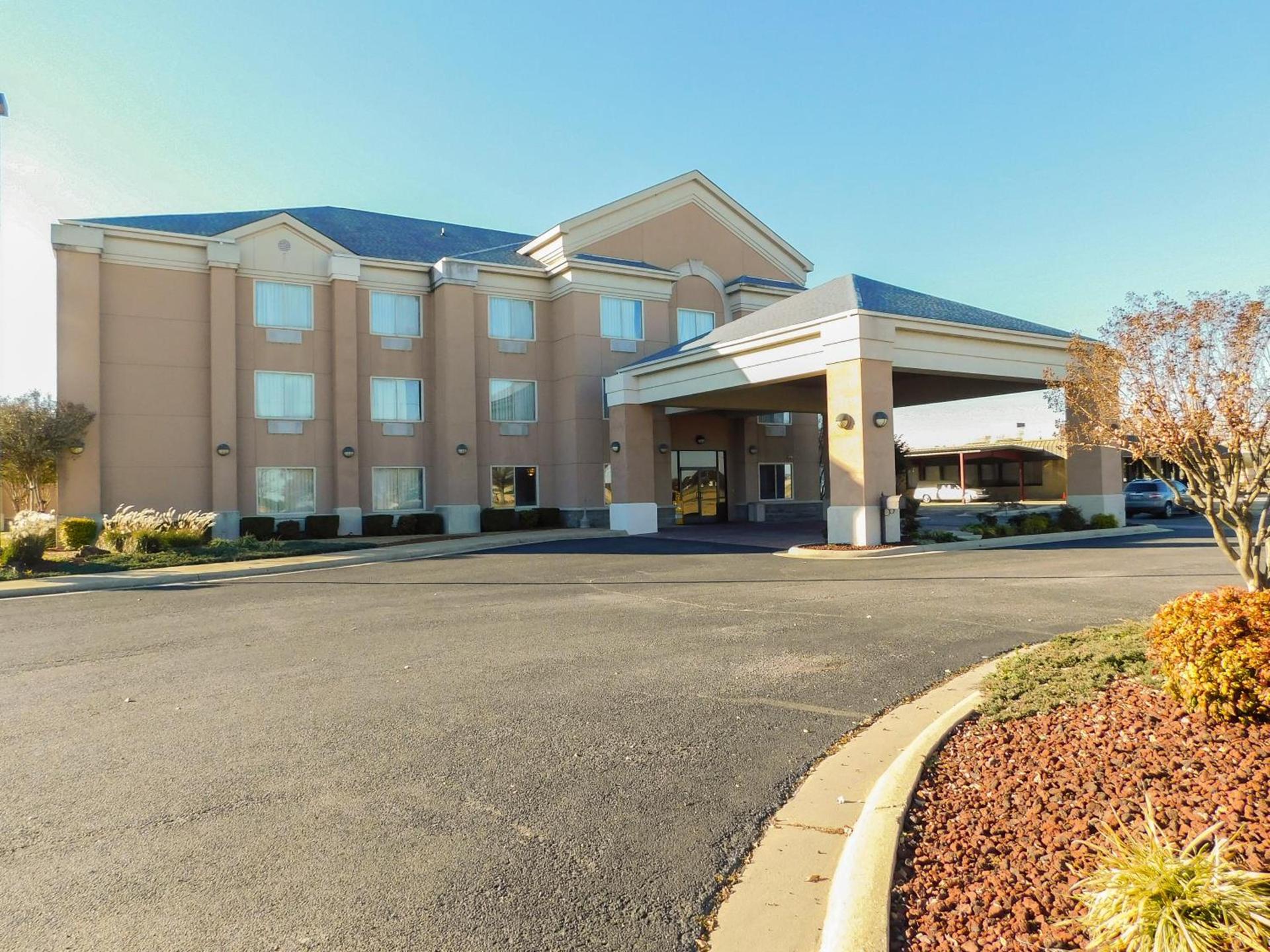 Days Inn & Suites by Wyndham Pocahontas photo 65