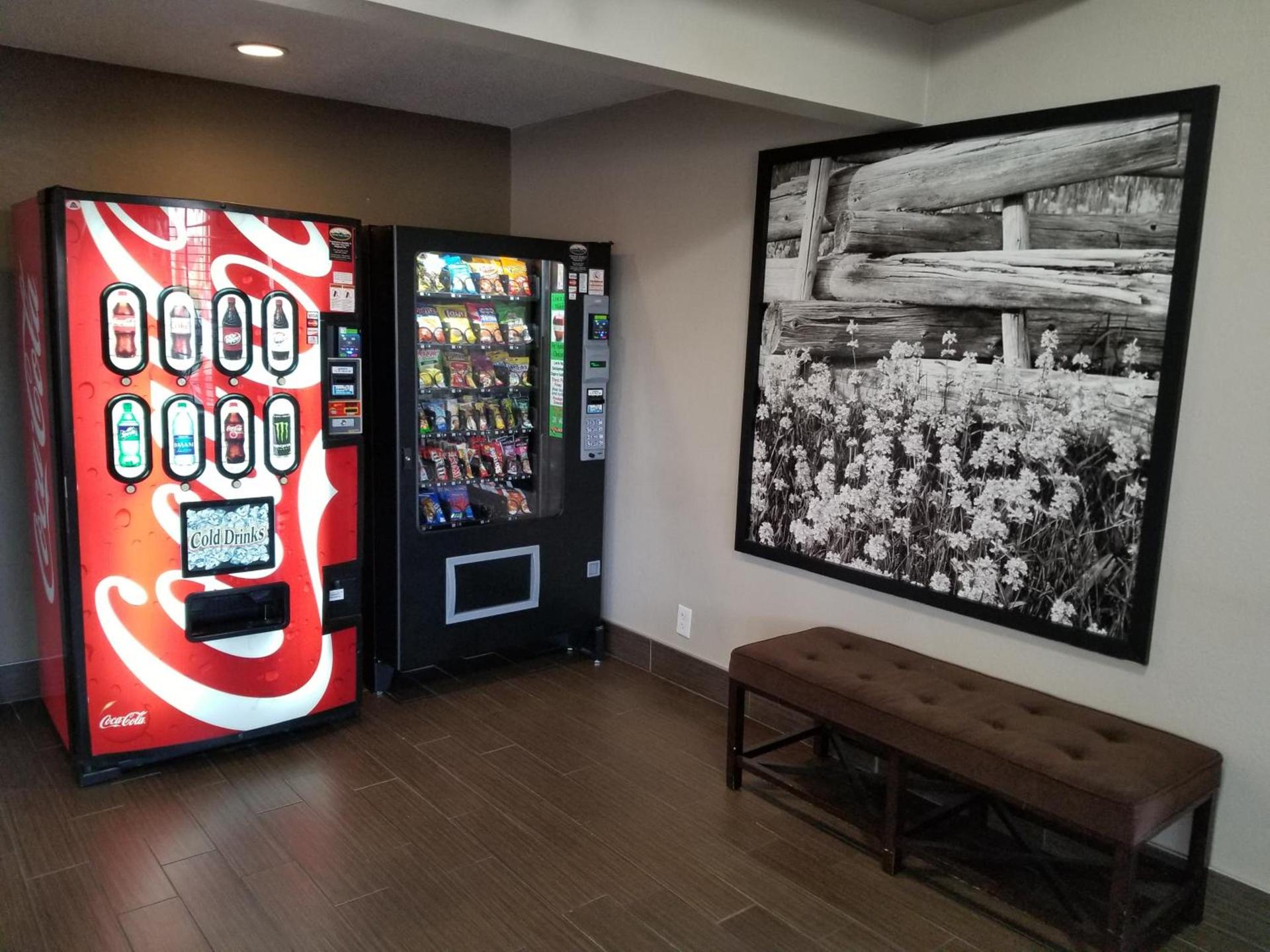 Super 8 by Wyndham Boise photo 27