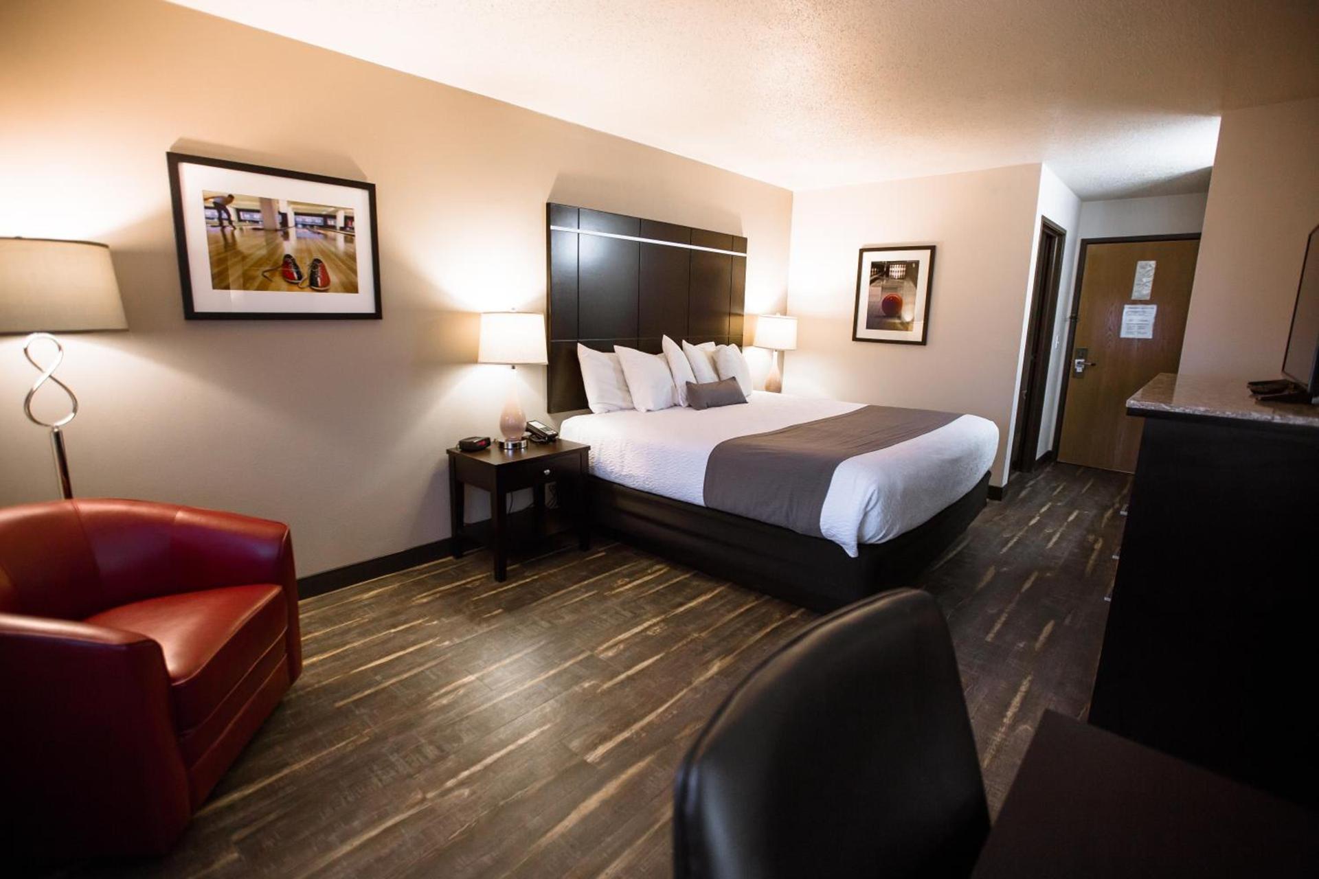 Ten Pin Inn & Suites photo 22