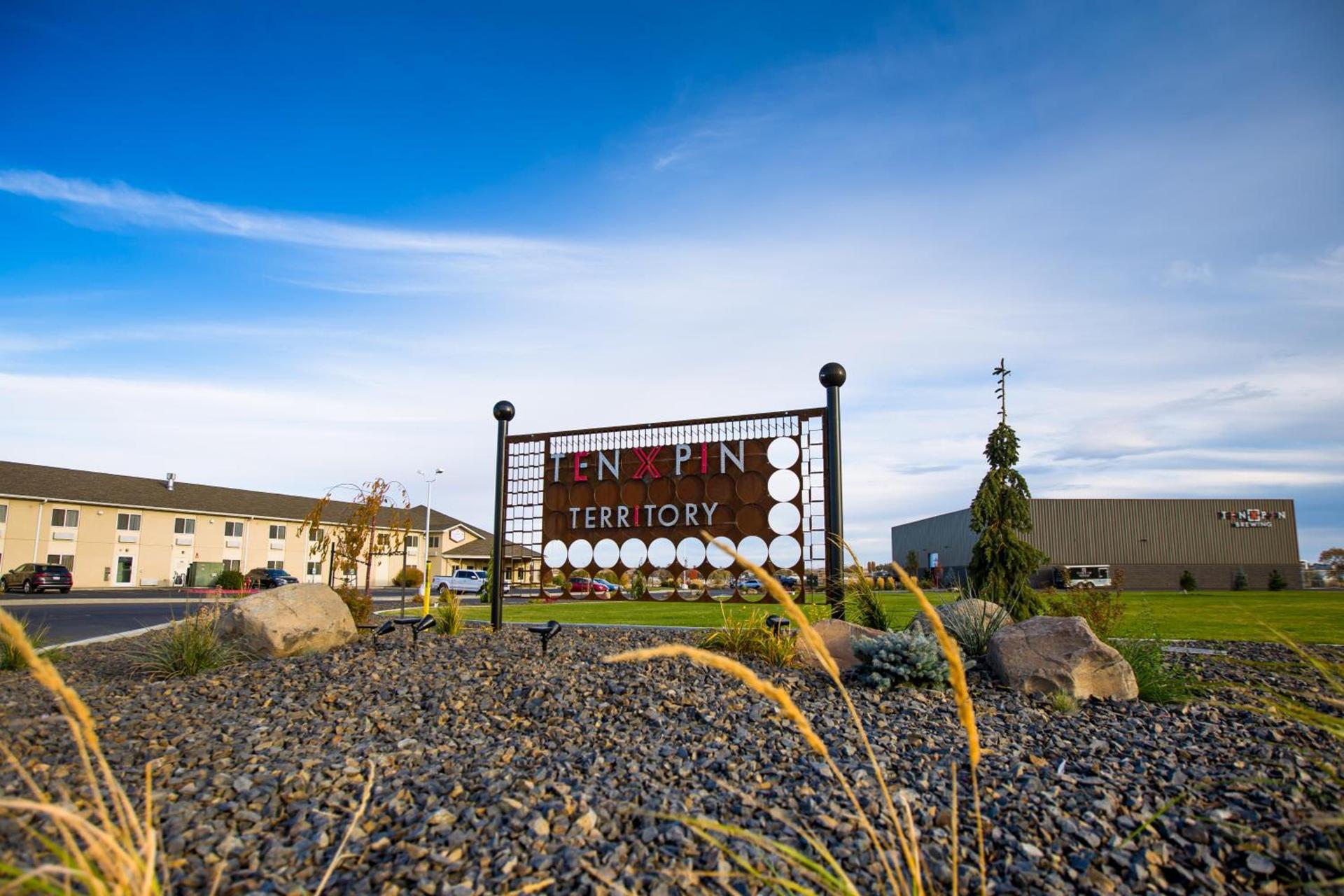 Ten Pin Inn & Suites photo 30