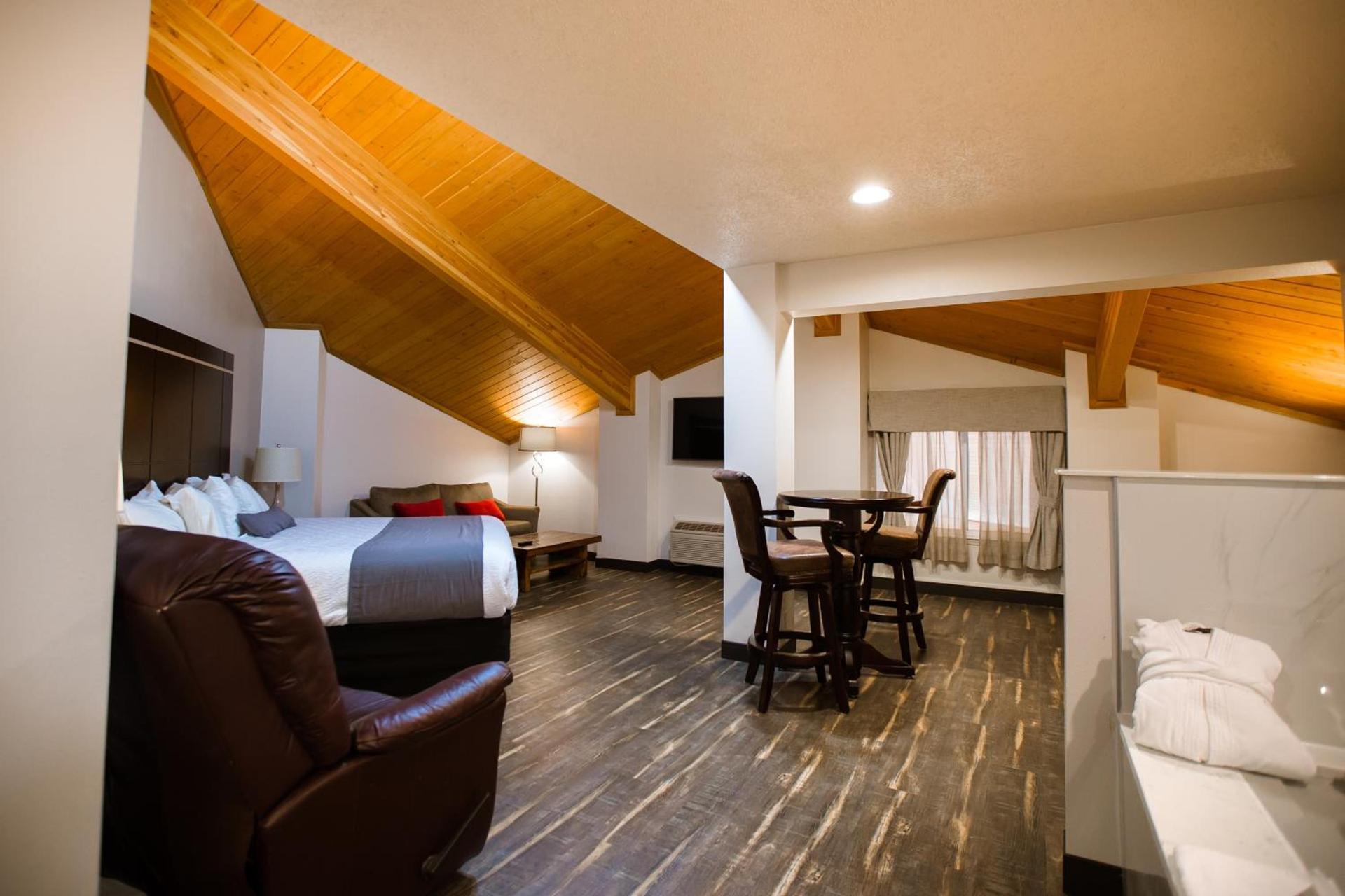 Ten Pin Inn & Suites photo 14