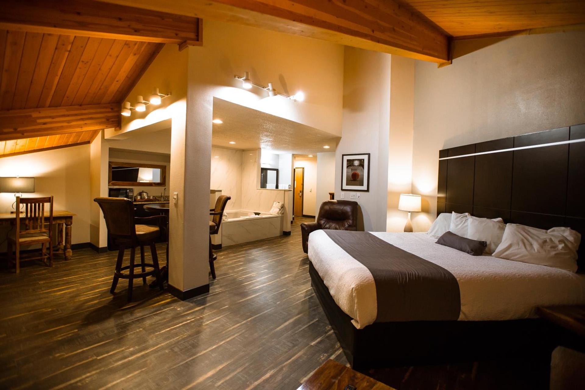 Ten Pin Inn & Suites photo 33
