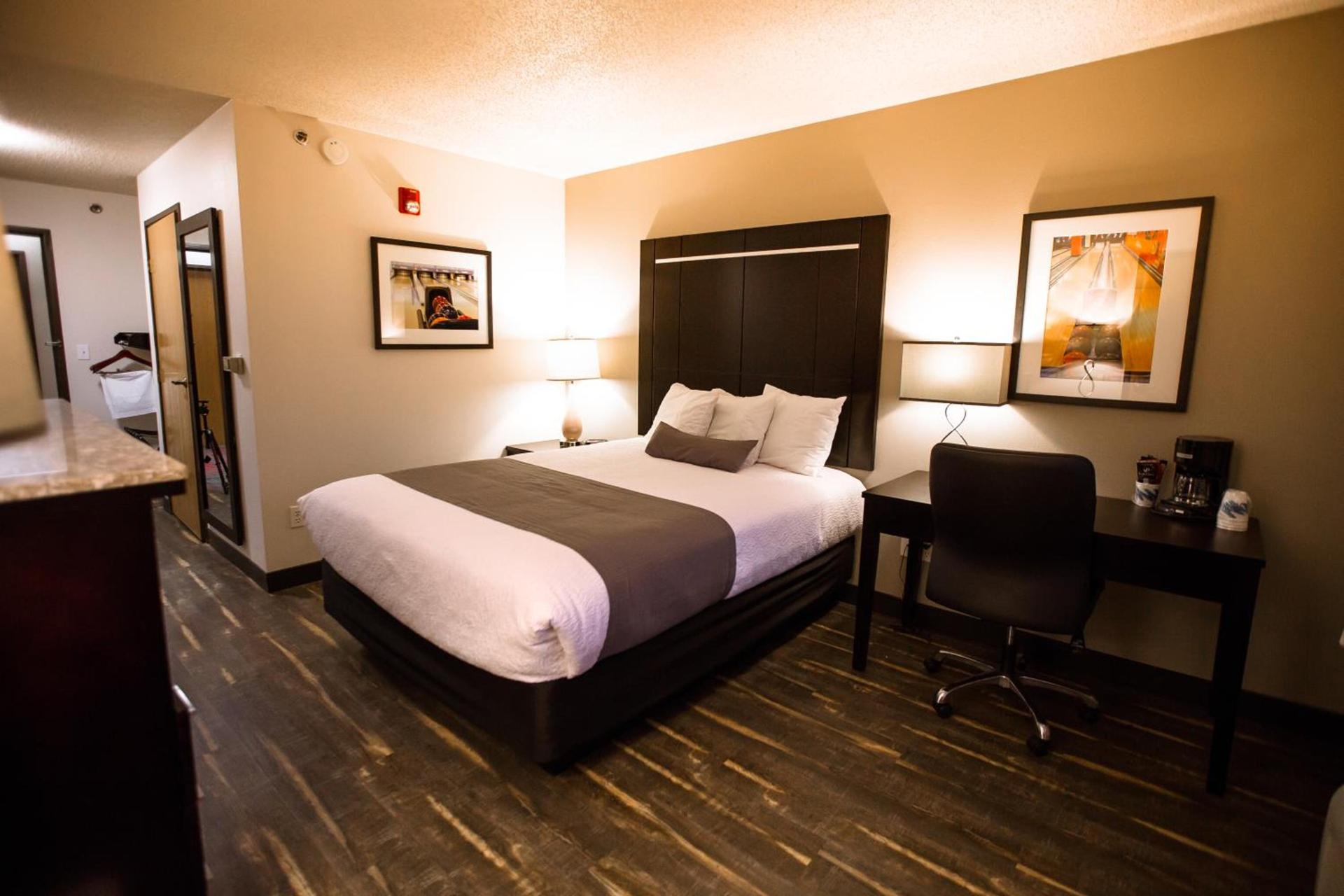 Ten Pin Inn & Suites photo 26
