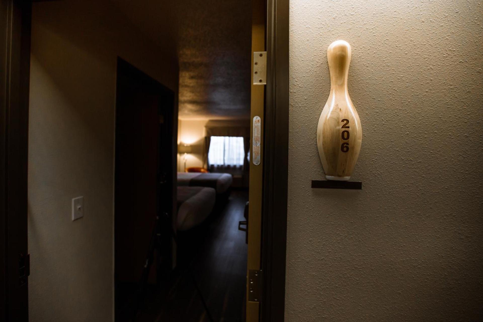 Ten Pin Inn & Suites photo 16