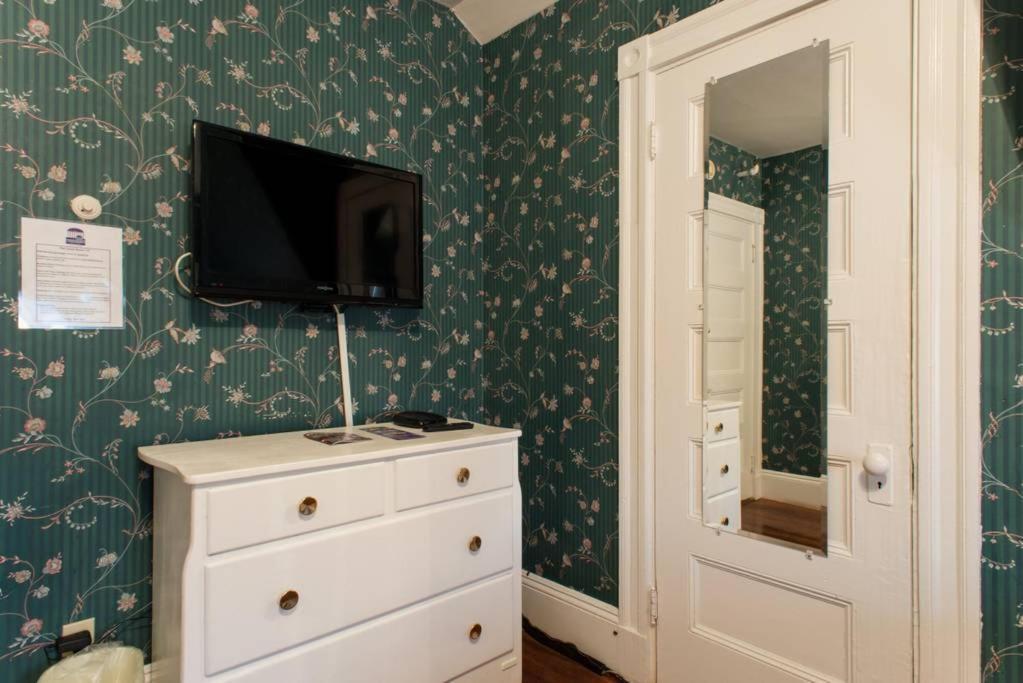 The Coolidge Corner Guest House: A Brookline Bed and Breakfast photo 49