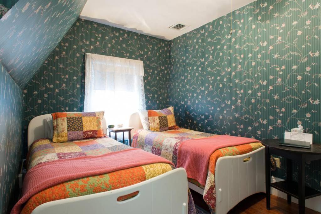 The Coolidge Corner Guest House: A Brookline Bed and Breakfast photo 39