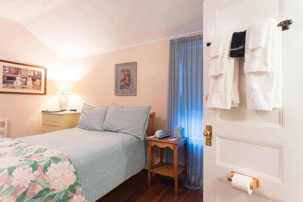 The Coolidge Corner Guest House: A Brookline Bed and Breakfast photo 50