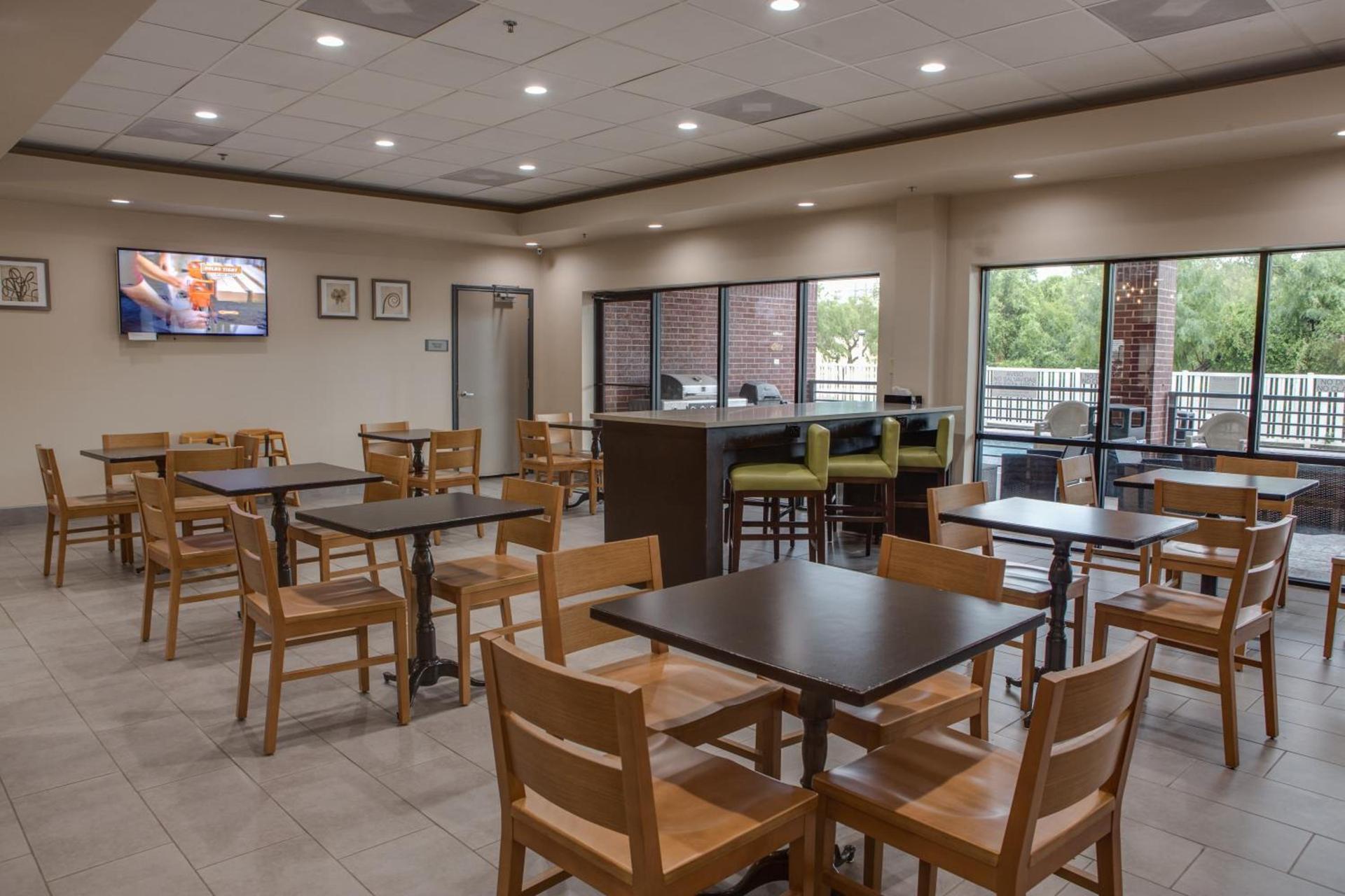 Country Inn & Suites by Radisson, Harlingen, TX photo 17