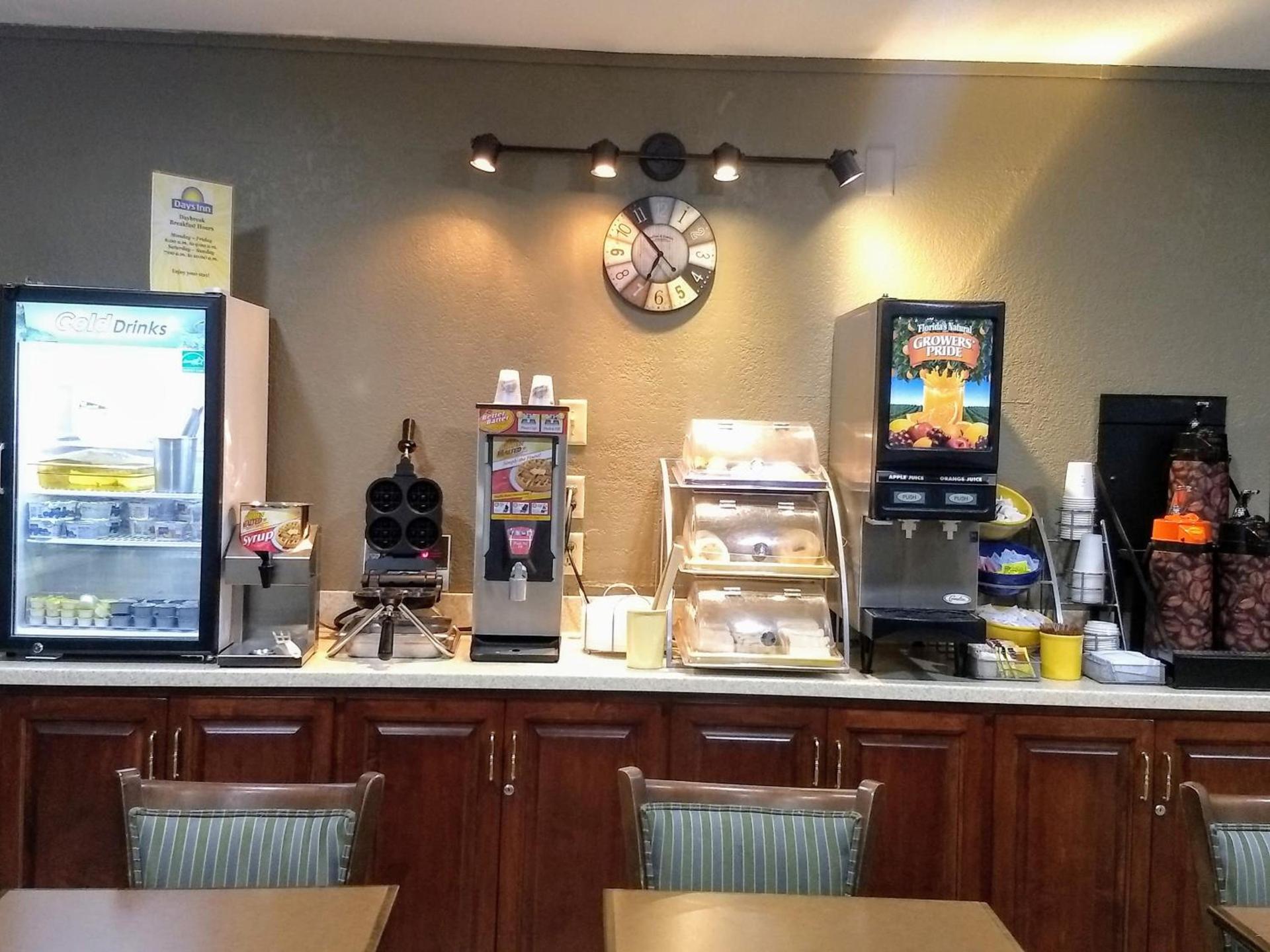 Days Inn by Wyndham Willmar photo 24
