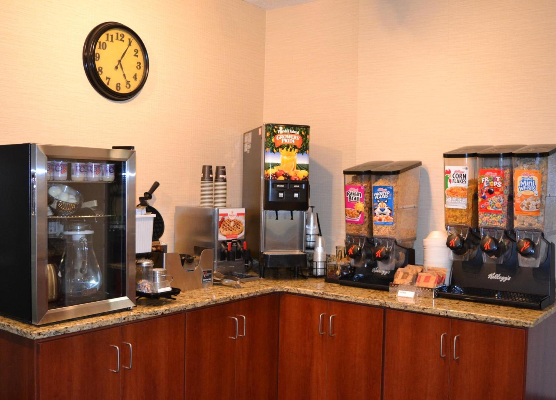 Baymont by Wyndham Effingham photo 21