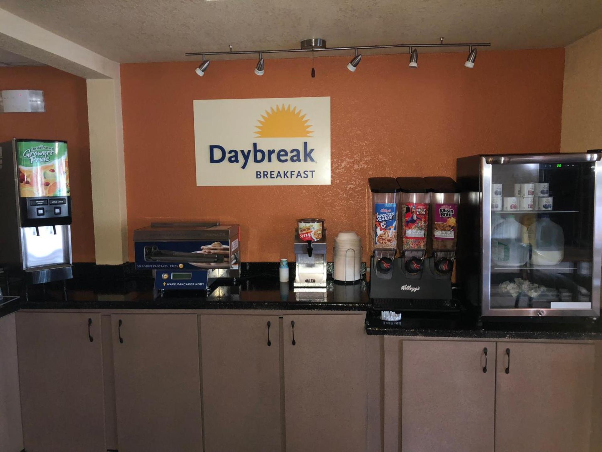 Days Inn & Suites by Wyndham Stevens Point photo 27