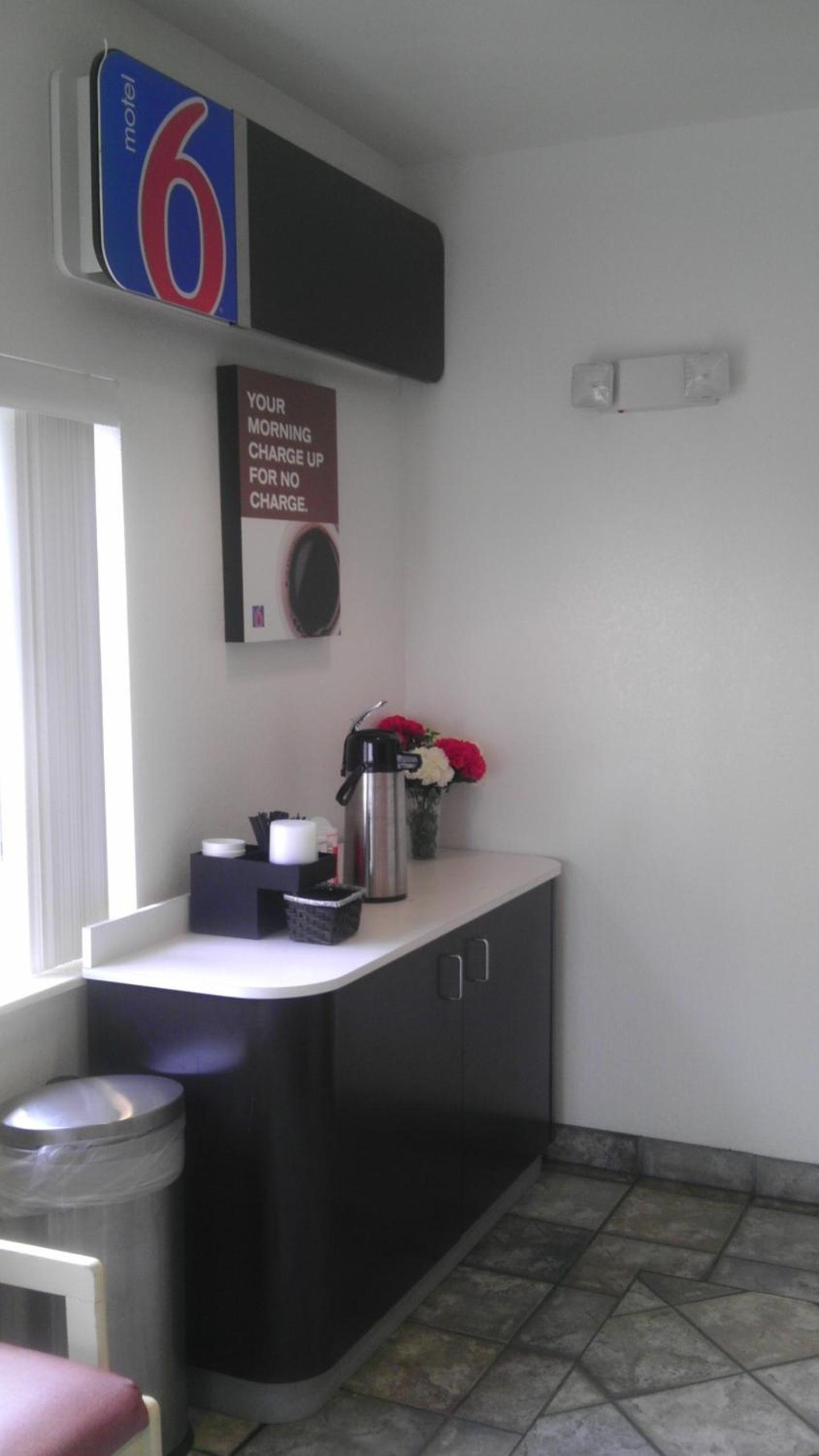 Red Roof Inn Kokomo photo 18