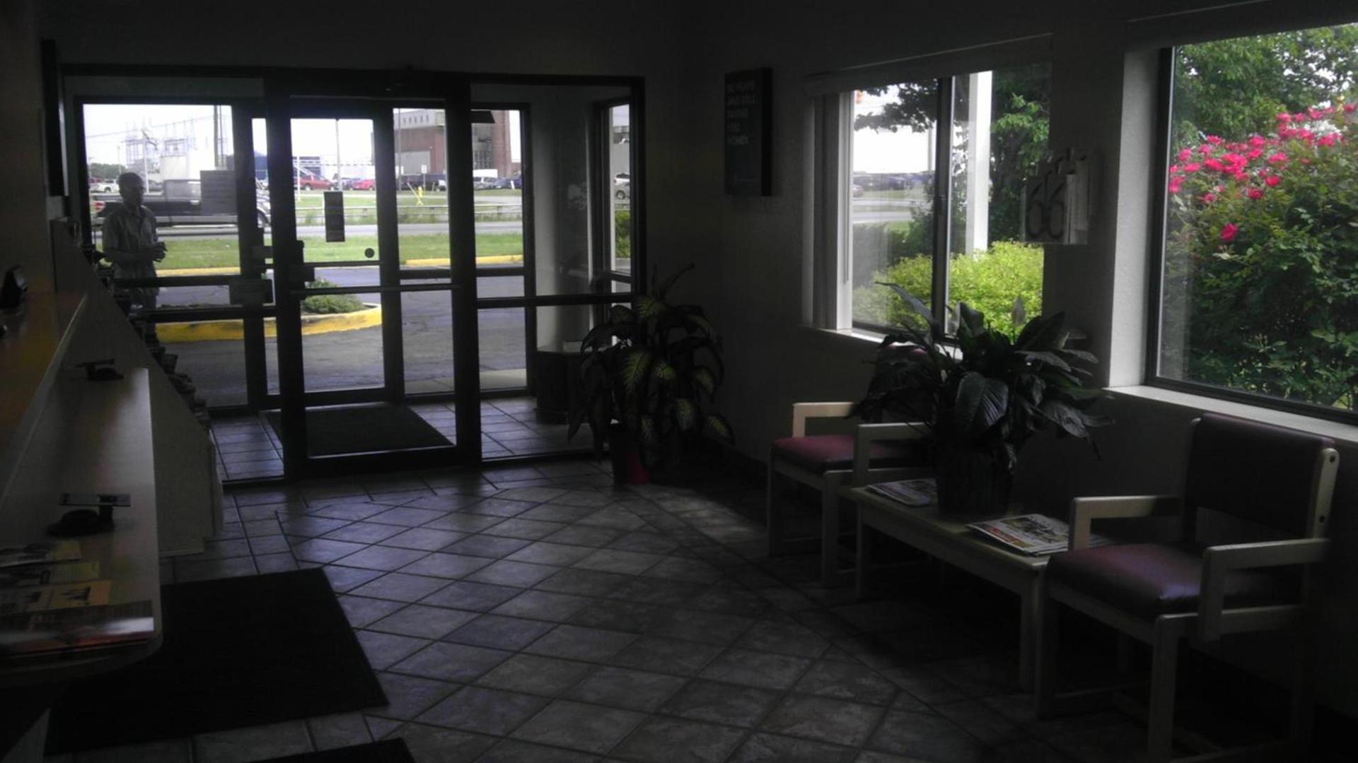 Red Roof Inn Kokomo photo 9