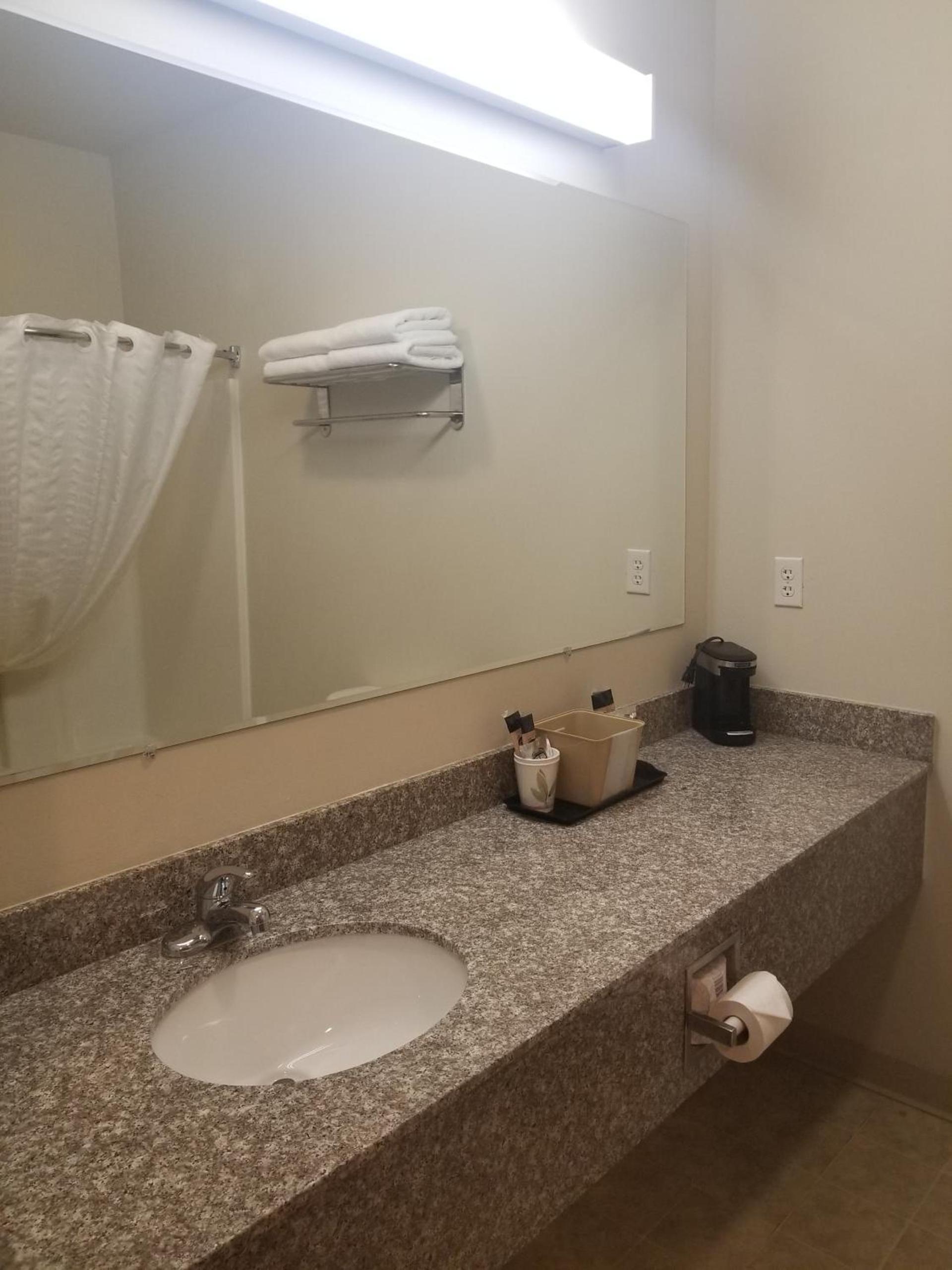 Grand View Inn & Suites photo 3