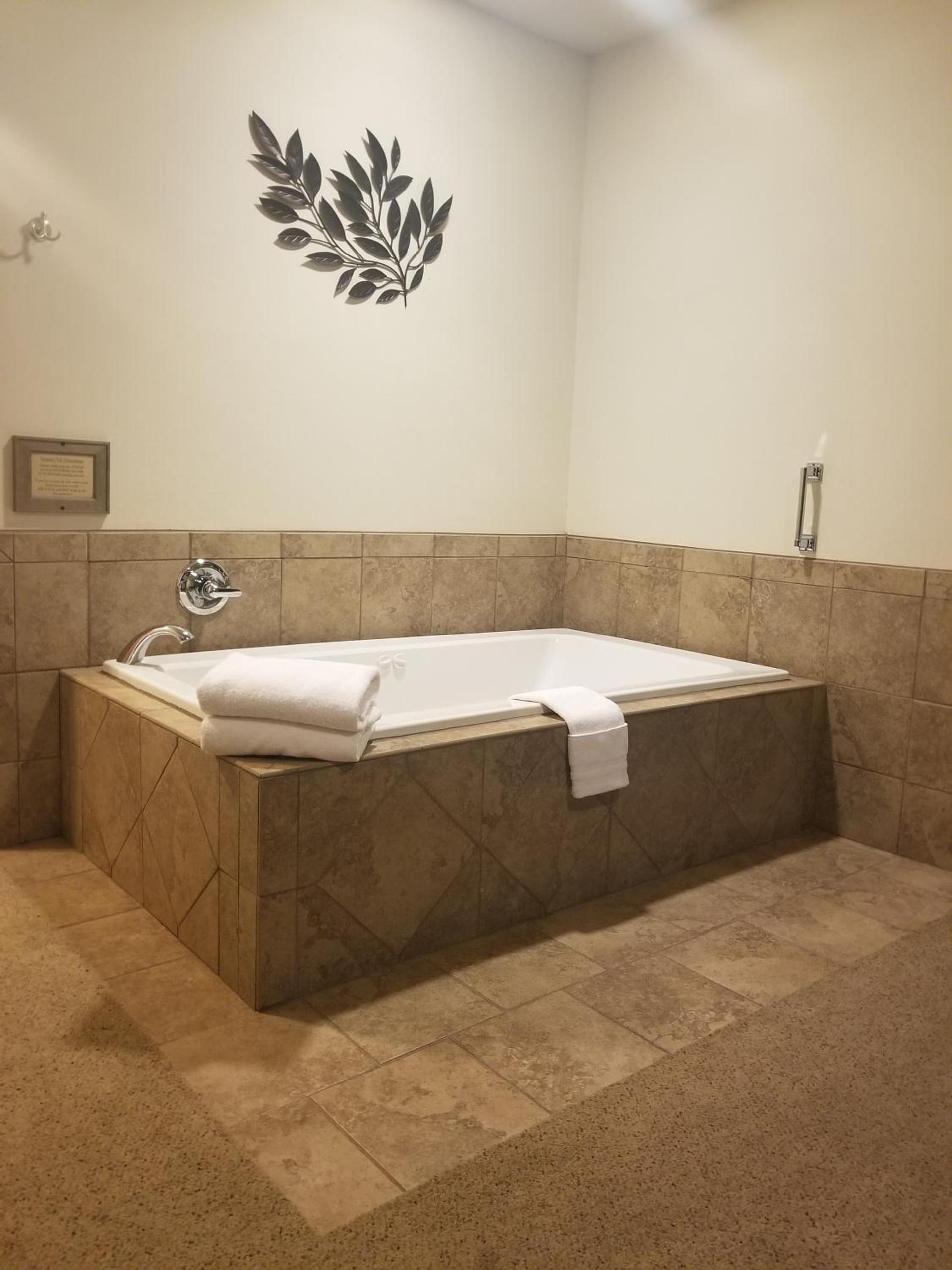 Grand View Inn & Suites photo 6