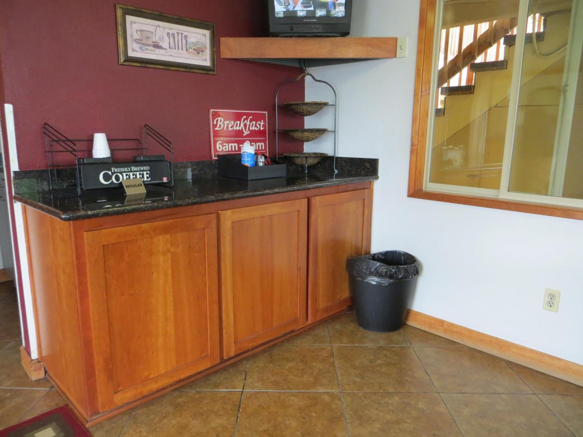 Portland Inn photo 35