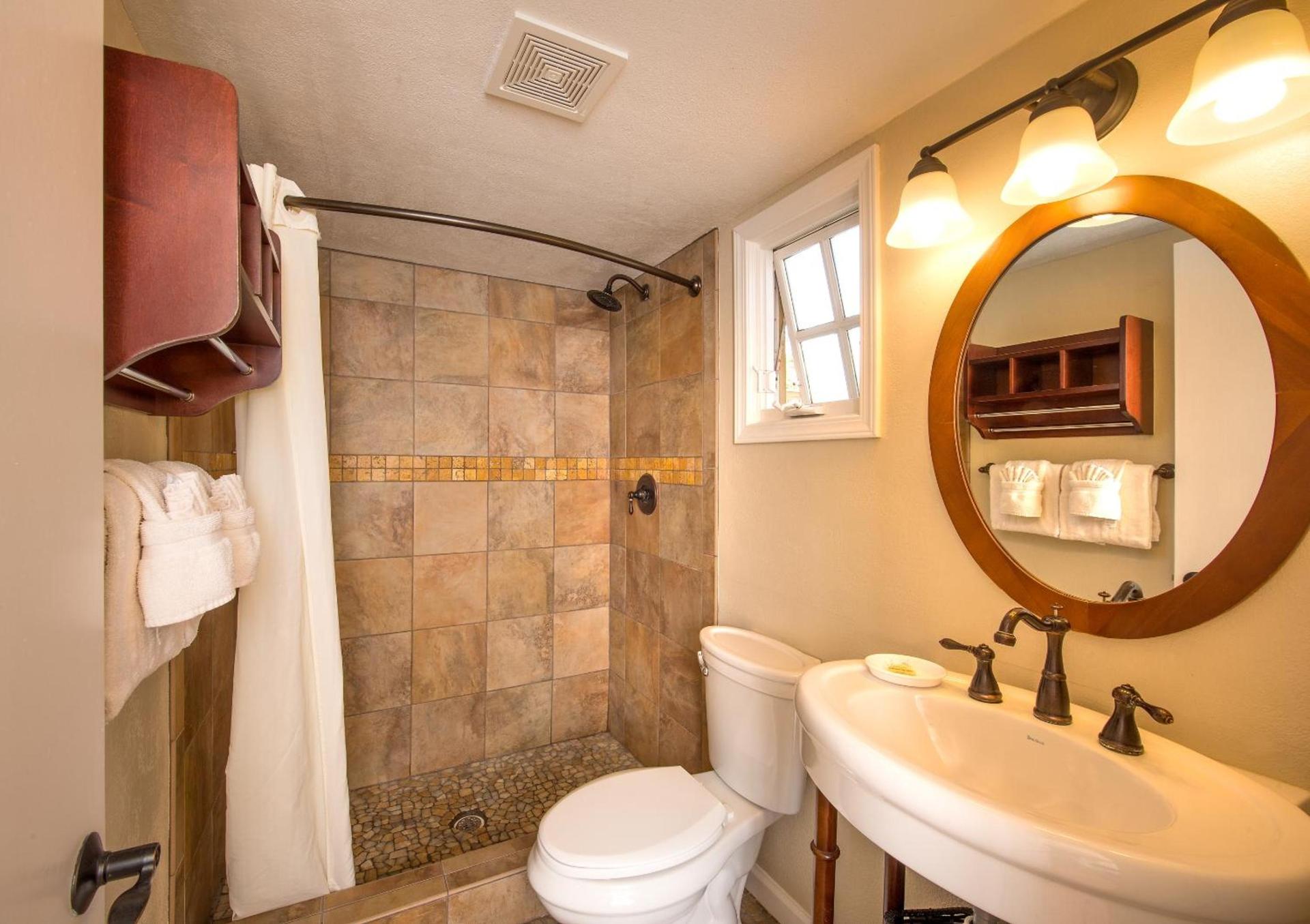 Sunset Inn Pacific Grove photo 11