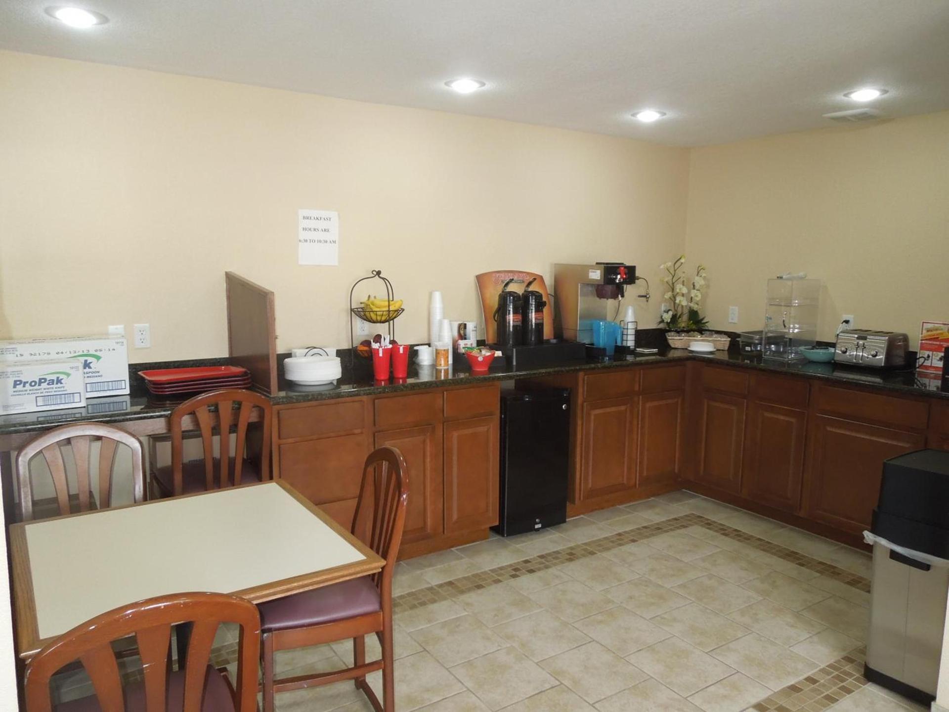 Budget Inn Watkins Glen photo 6