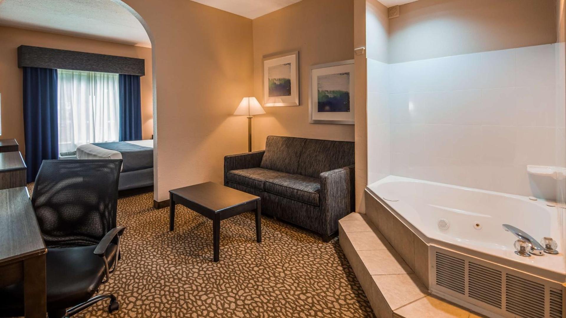 Best Western Plus Bradenton Hotel & Suites photo 38