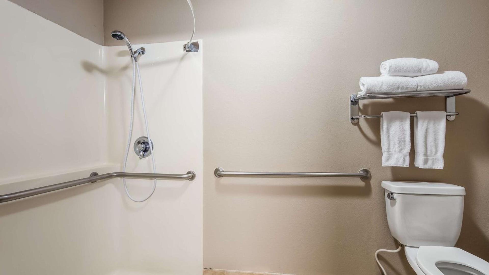 Best Western Oak Meadows Inn photo 12