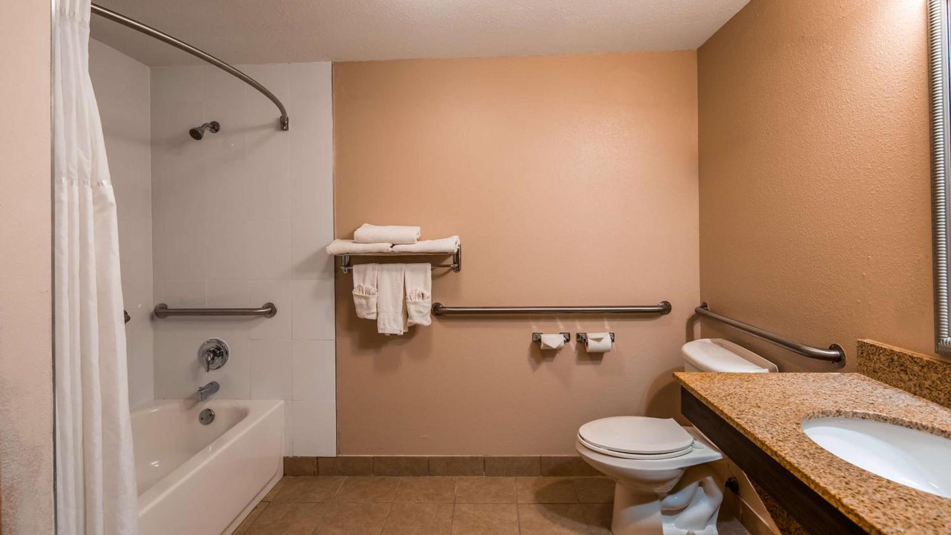 Best Western Plus Bradenton Hotel & Suites photo 17