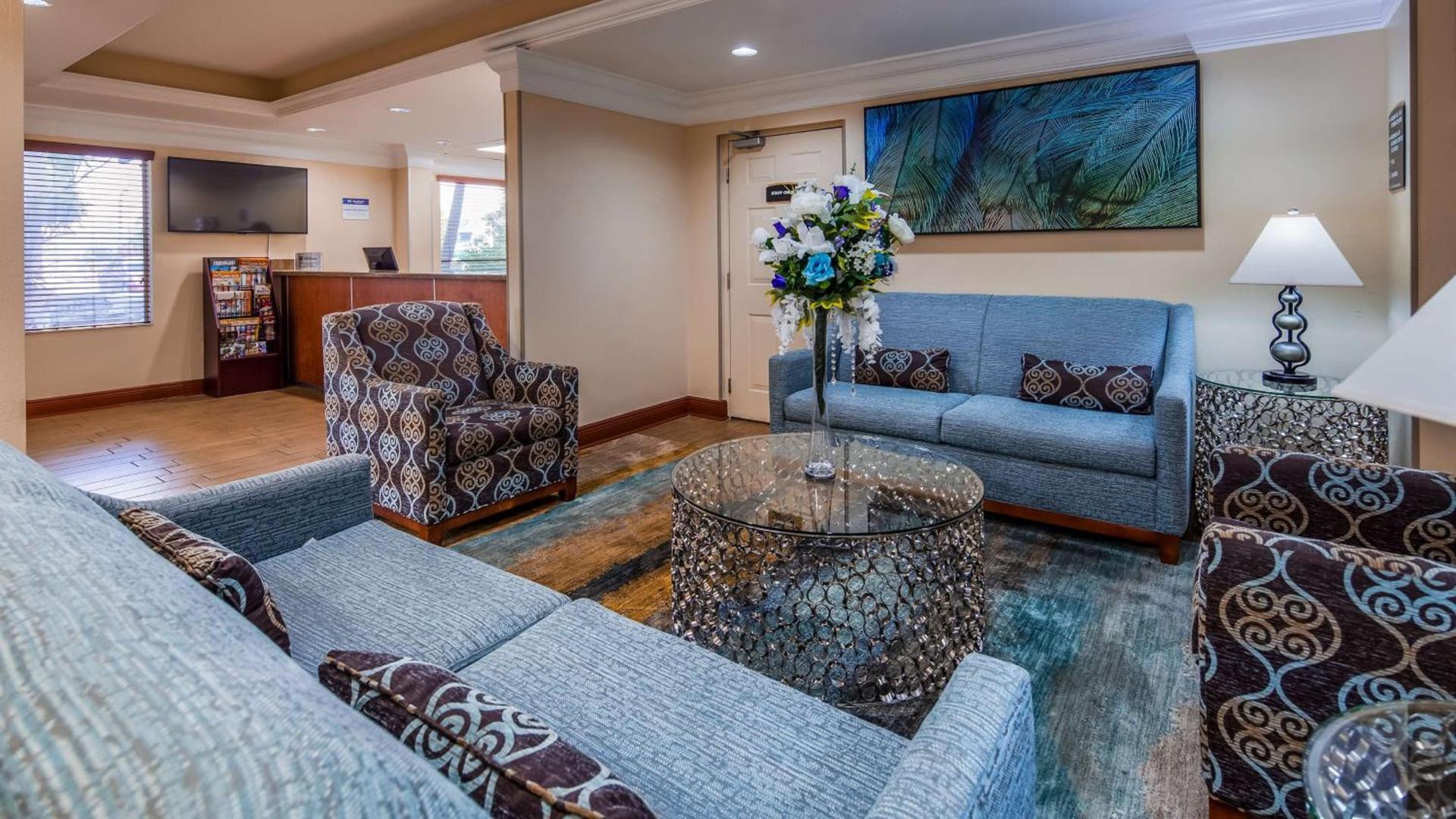 Best Western Plus Bradenton Hotel & Suites photo 5