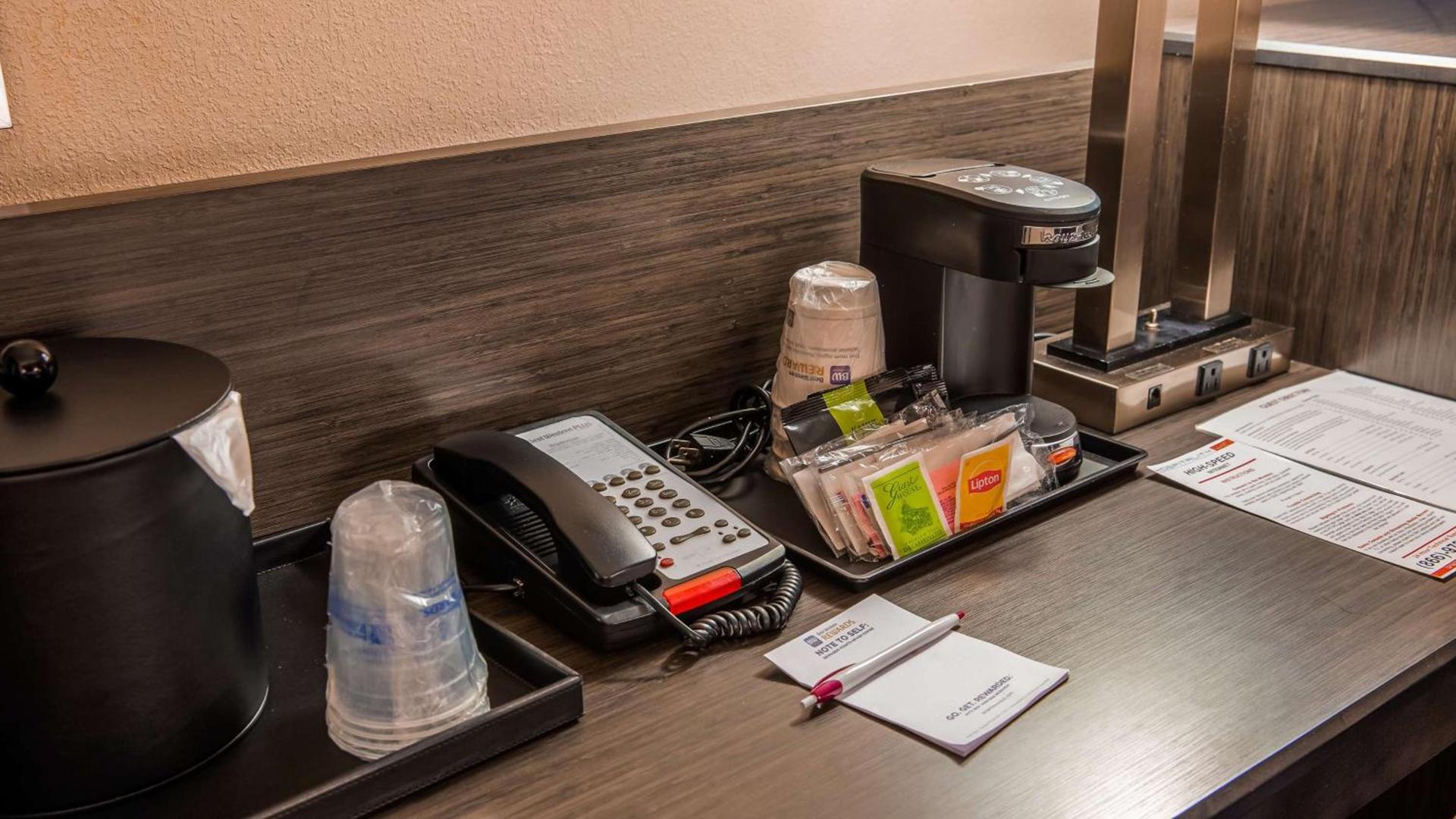 Best Western Plus Bradenton Hotel & Suites photo 15