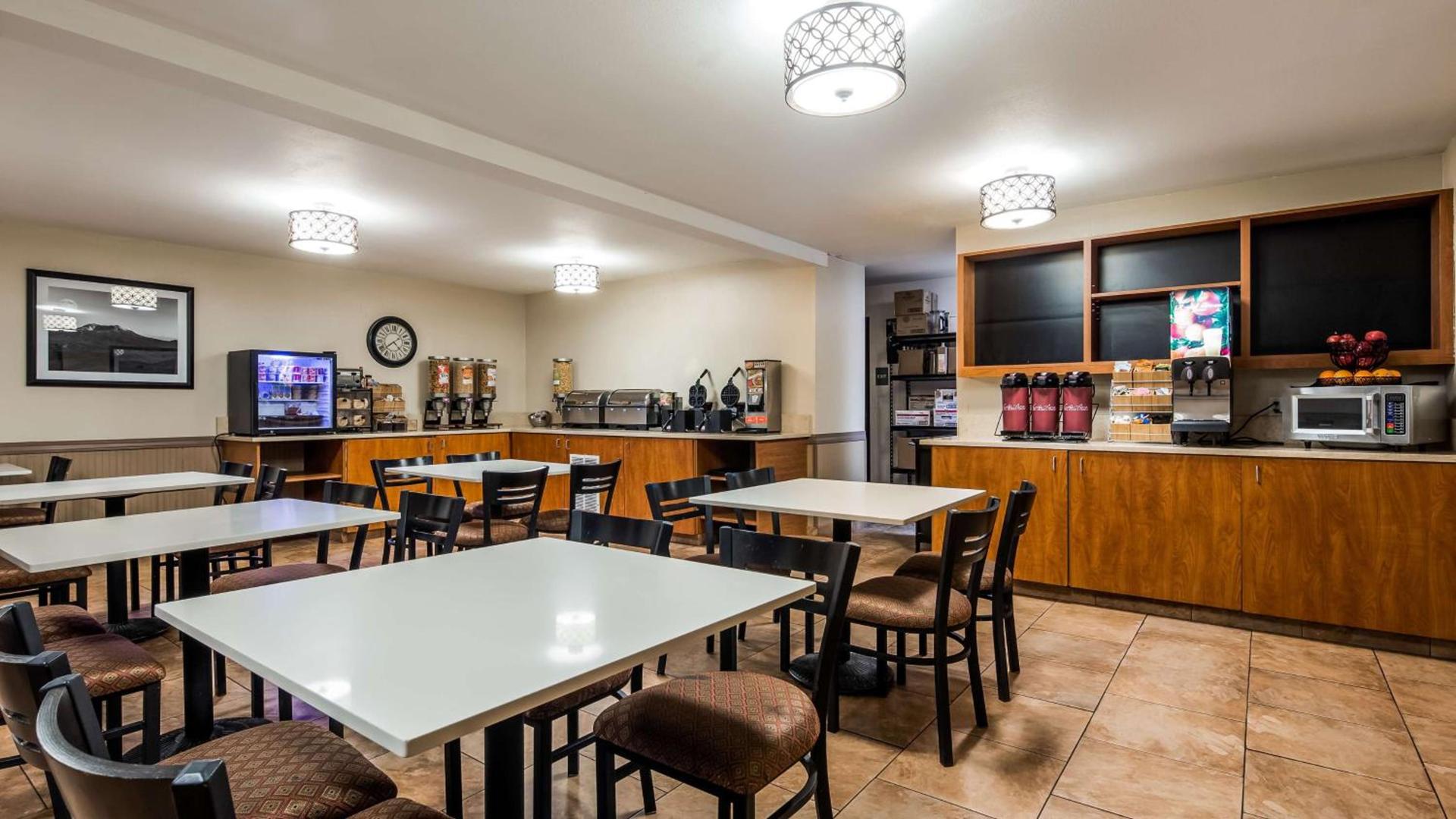 Best Western Oak Meadows Inn photo 14