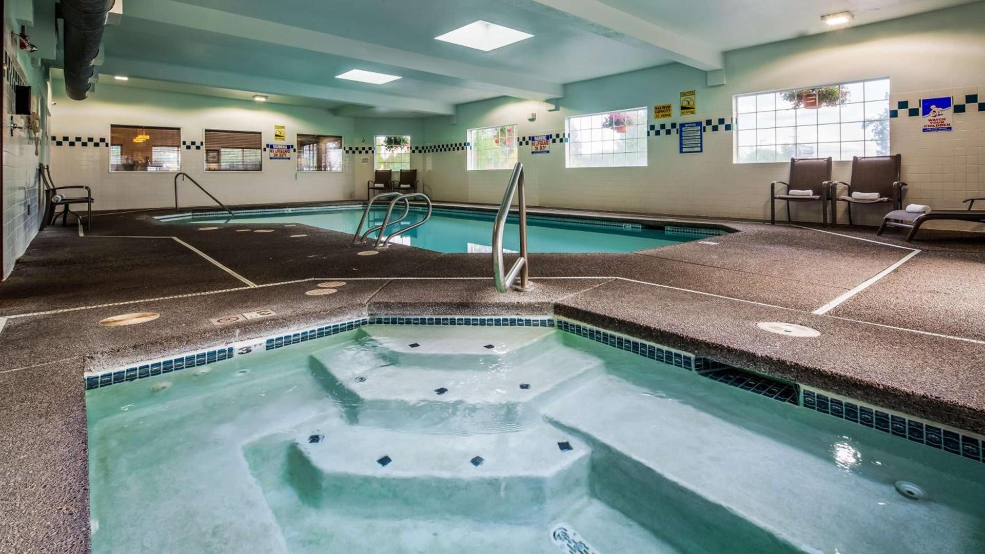 Best Western Oak Meadows Inn photo 2