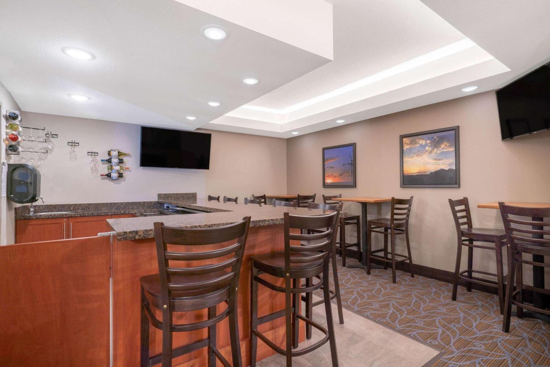 AmericInn by Wyndham Windom photo 29