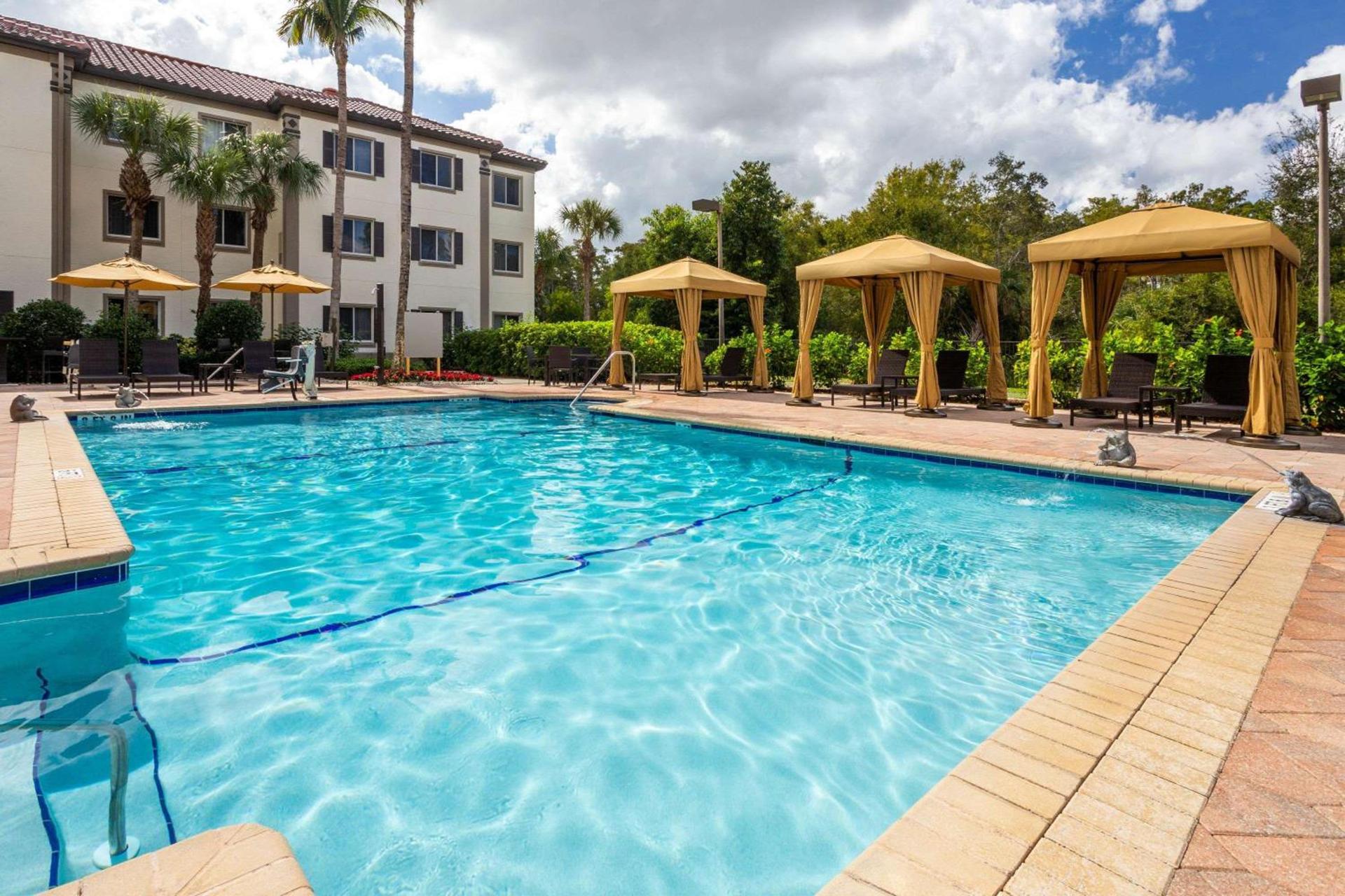 Hawthorn Extended Stay by Wyndham Naples photo 2