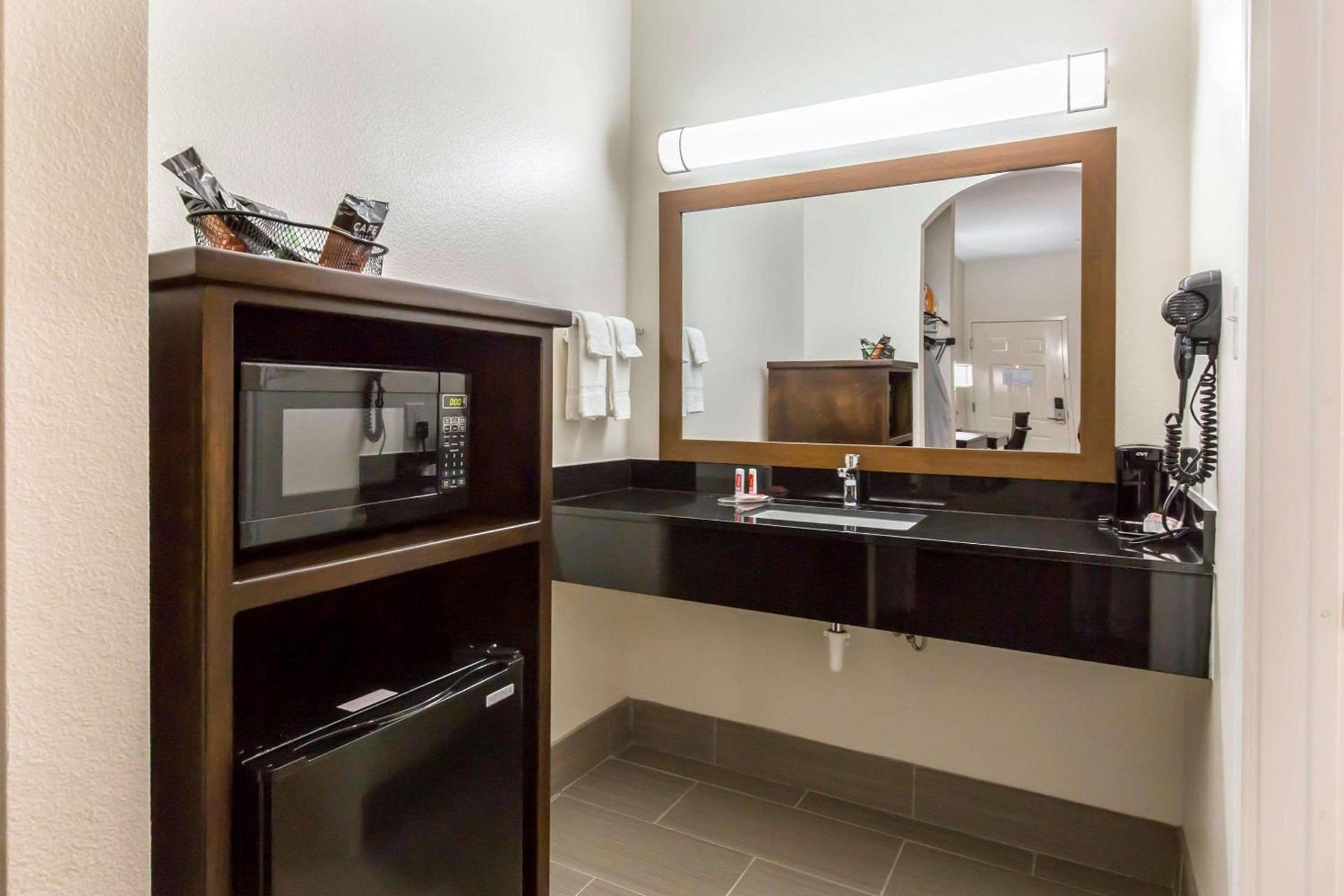 Scottish Inns & Suites Spring - Houston North photo 16