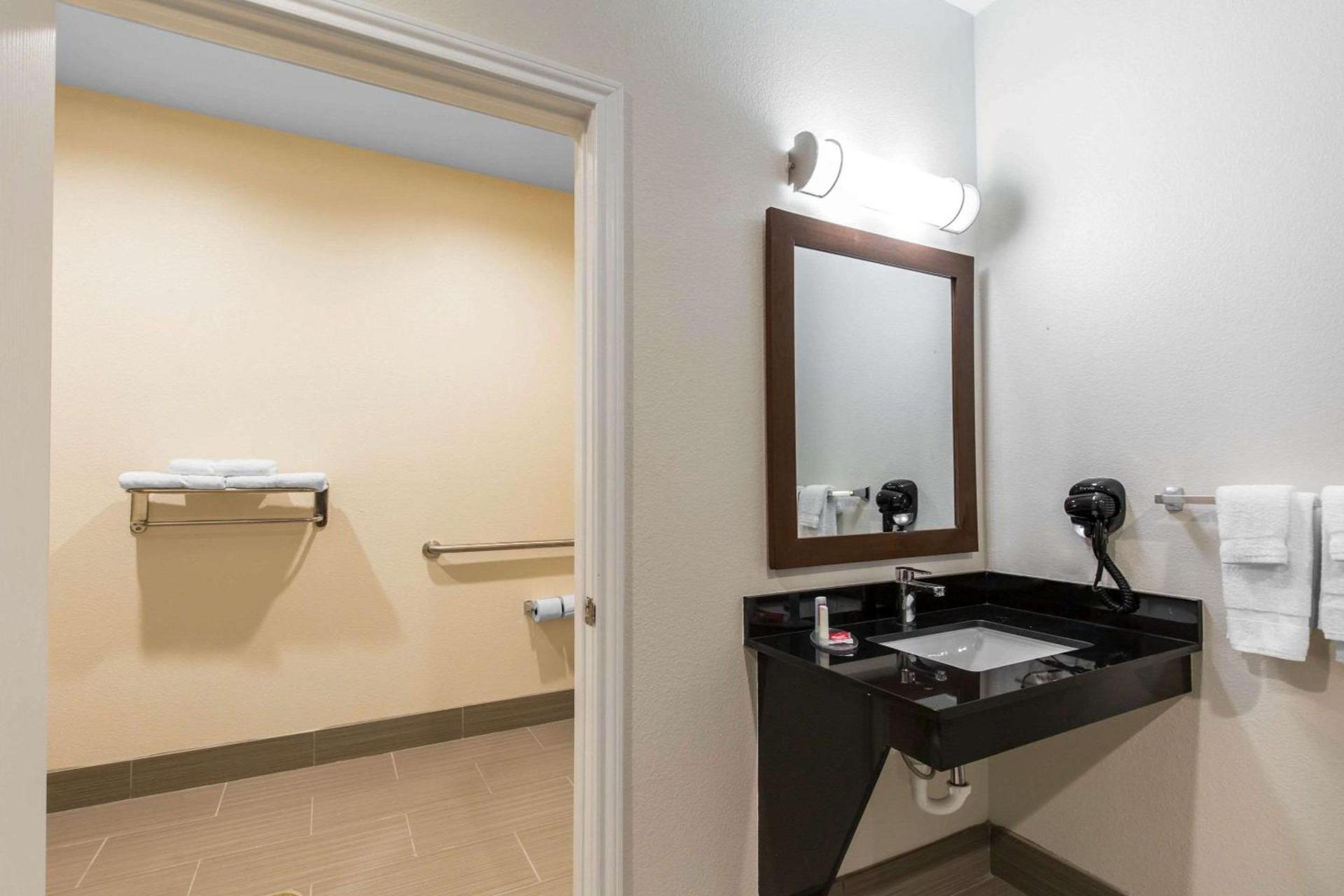 Scottish Inns & Suites Spring - Houston North photo 8