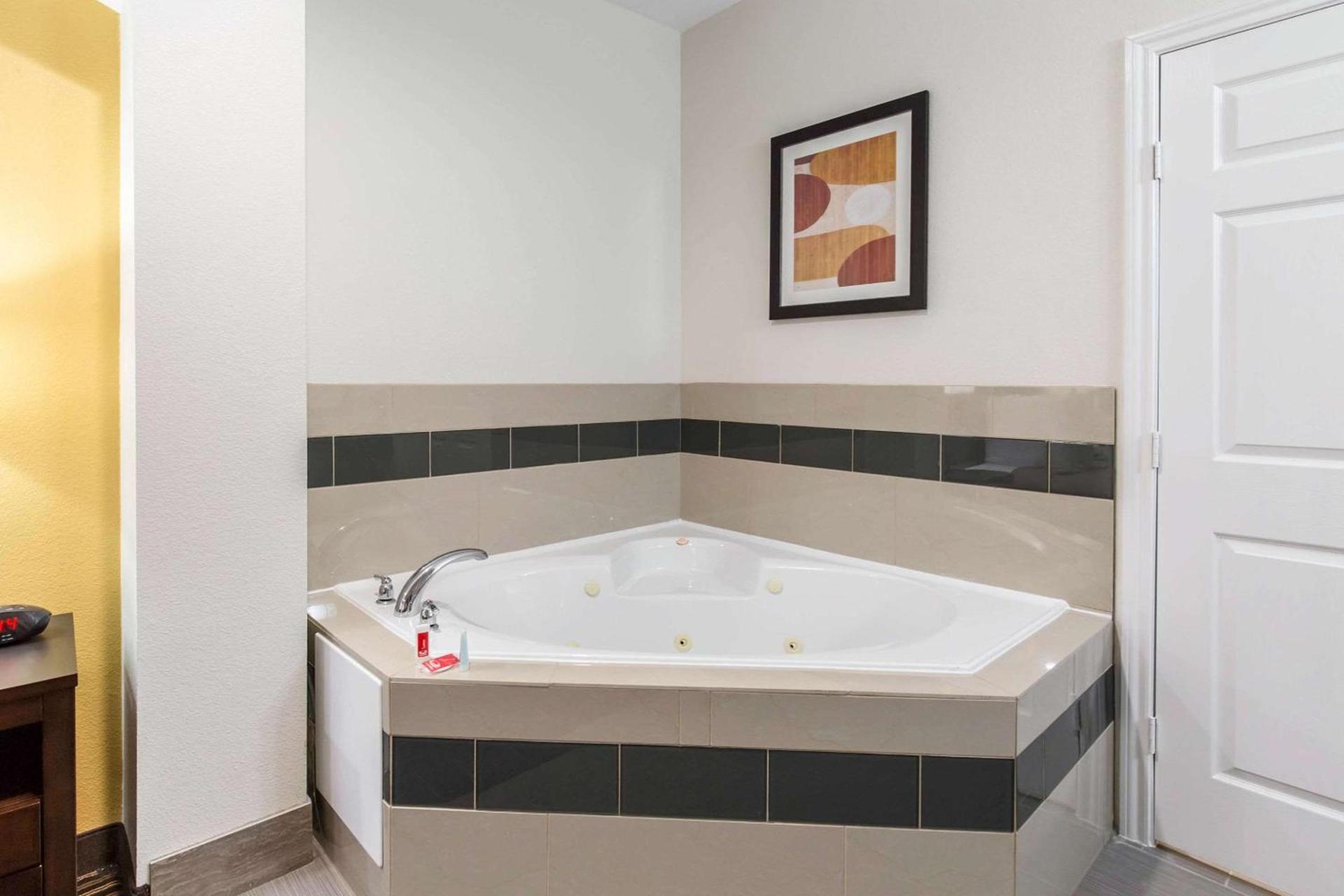 Scottish Inns & Suites Spring - Houston North photo 23